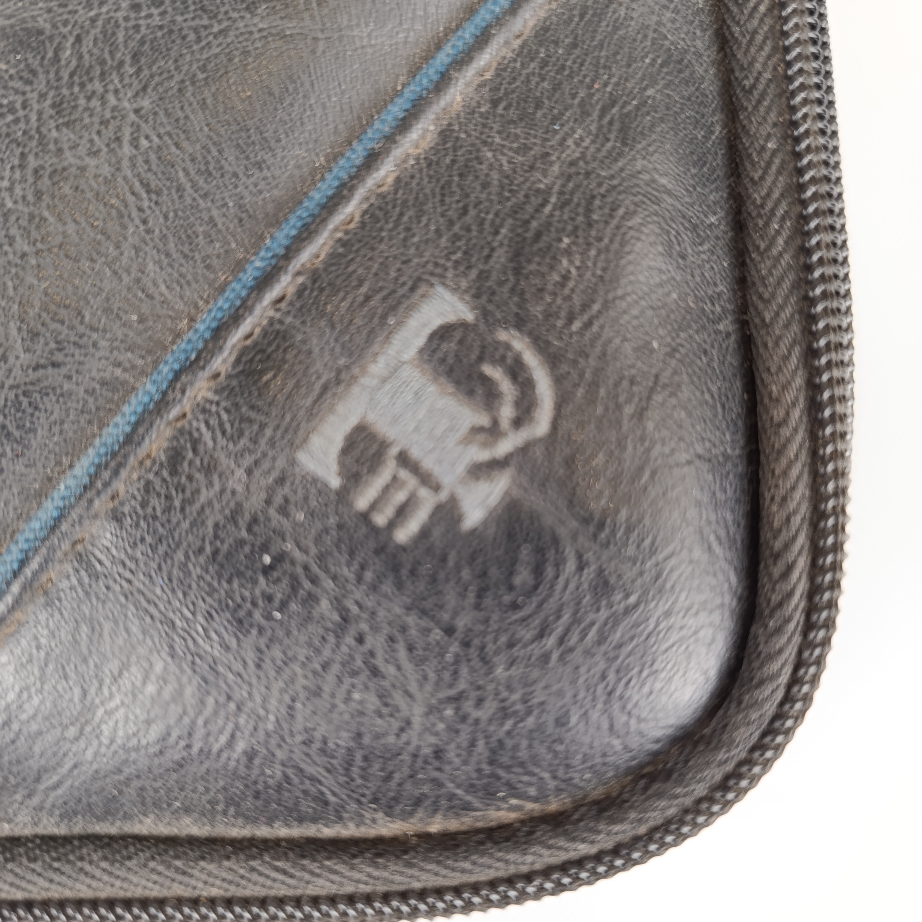 Pochette CD en cuir Bon état - Vue 5 - 