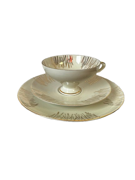 Acheter Lot d'un ensemble d'une tasse à thé une sous-tasse et une assiette à dessert Bon état - 12,00 € Lot d'un ensemble d'une tasse à thé une sous-tasse et une assiette à dessert Bon état - reconditionné disponible sur Label Emmaüs