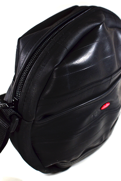Voir photo 2 de "CH'AIR - Sac - rond- zip Noir" - Création / Fait main "CH'AIR - Sac - rond- zip Noir" - Création / Fait main Comme neuf - Vue 2 -