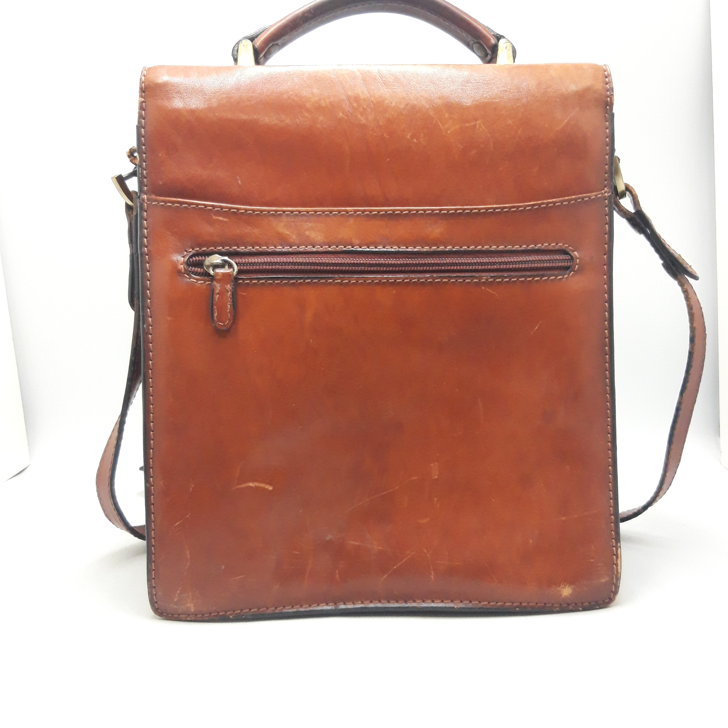 Voir photo 2 de Sac à bandoulière en cuir véritable de la marque 'Gérard Henon' vintage Sac à bandoulière en cuir véritable de la marque 'Gérard Henon' vintage - Vue 2 -