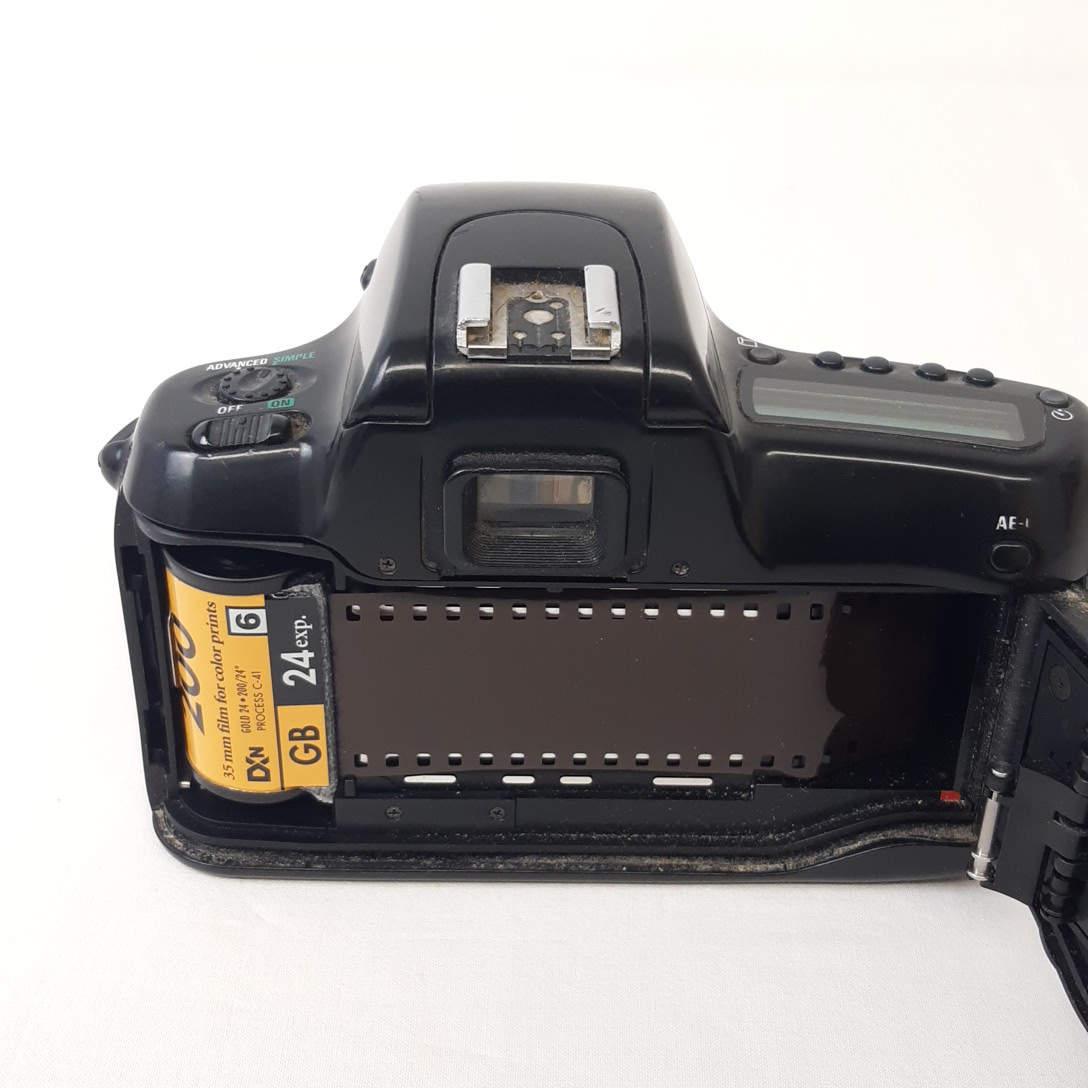 Appareil photo argentique Nikon f50 - Photo 4