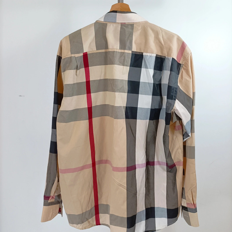 Voir photo 4 de Chemise burberry london à carreaux iconiques beige gris rouge t.52 Chemise burberry london à carreaux iconiques beige gris rouge t.52 Très bon état - Vue 4 -