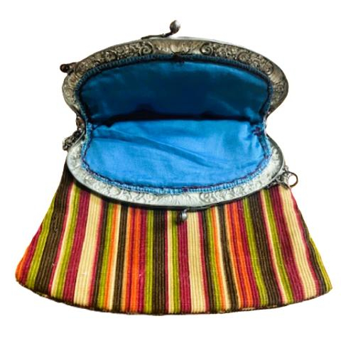 Sac de soirée aumonière. Métal blanc décoré  - Vue 4 - 