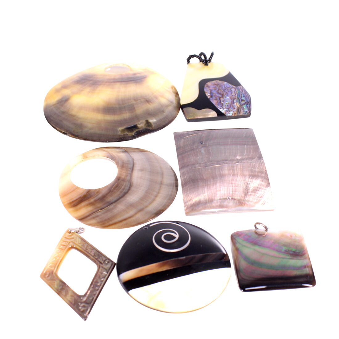 Acheter Lot de pendentifs en nacre - 14,00 € Lot de pendentifs en nacre - reconditionné disponible sur Label Emmaüs