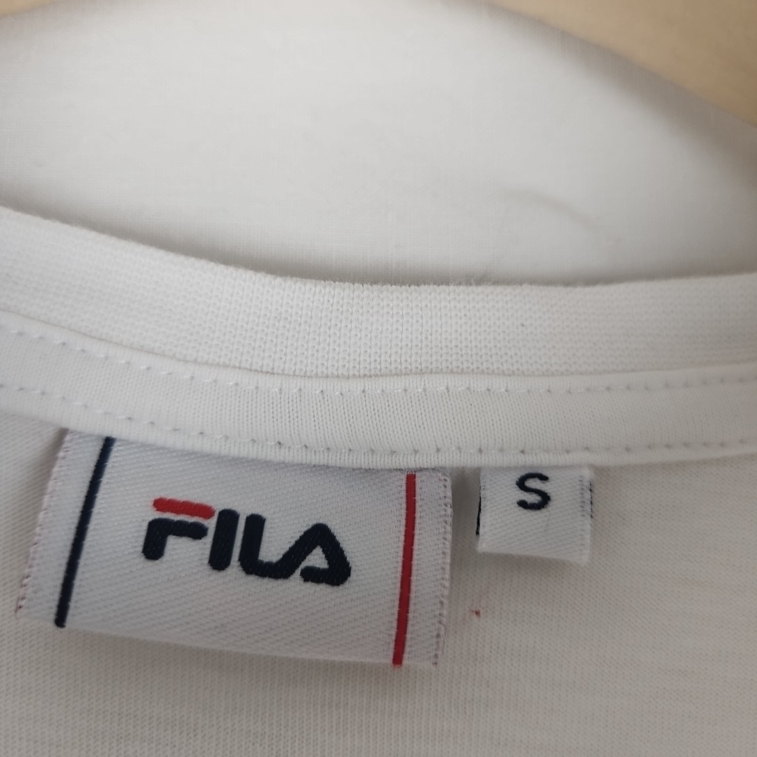 Voir photo 4 de Fila - t-shirt blanc en coton - Taille S – mesures Carrure Poitrine 42 cm Longueur= 62 cm Fila - t-shirt blanc en coton - Taille S – mesures Carrure Poitrine 42 cm Longueur= 62 cm - Vue 4 -