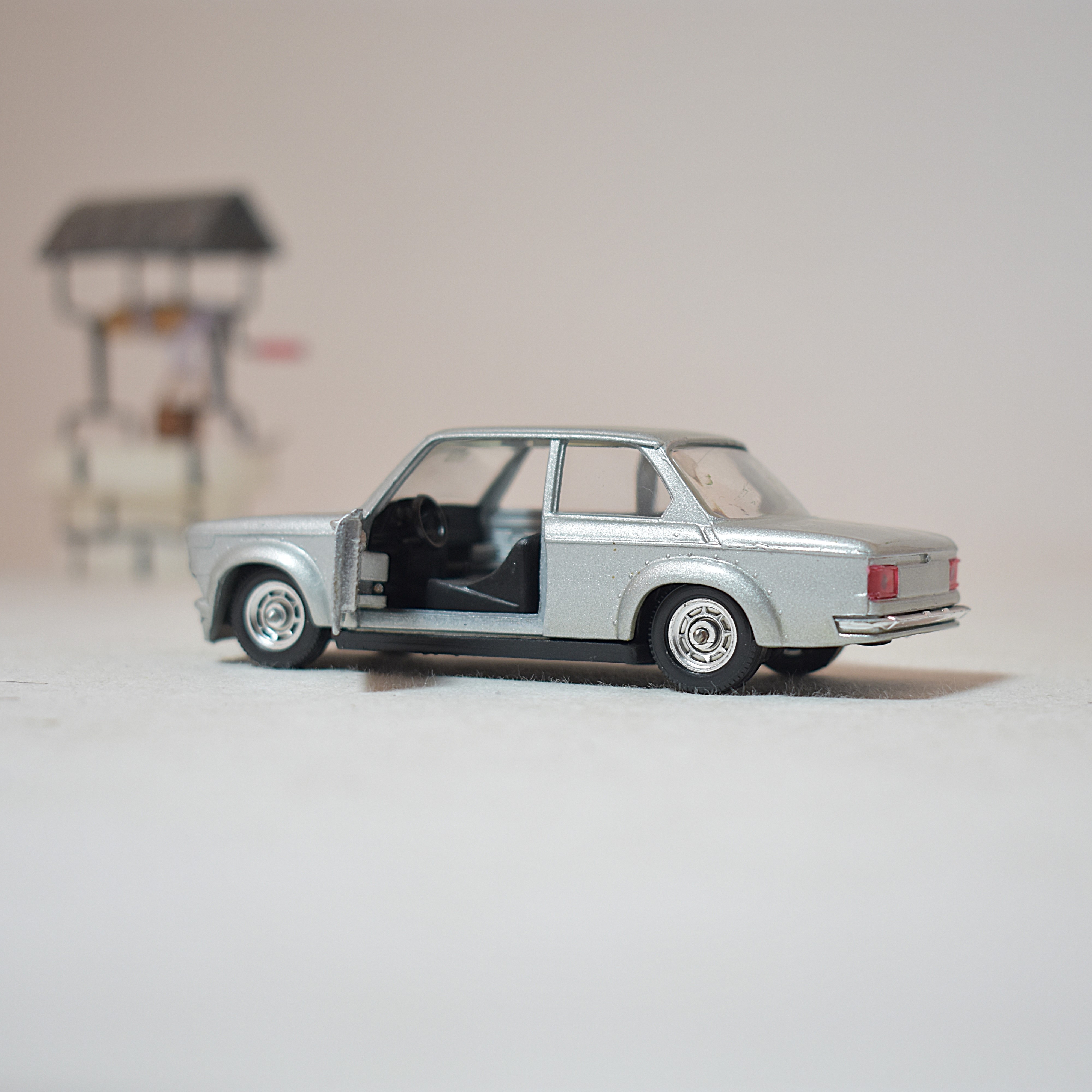 SOLIDO-MADE-IN-FRANCE-BMW-2002-TURBO-77-1/43-N°28-10-75  - Vue 3 - 
