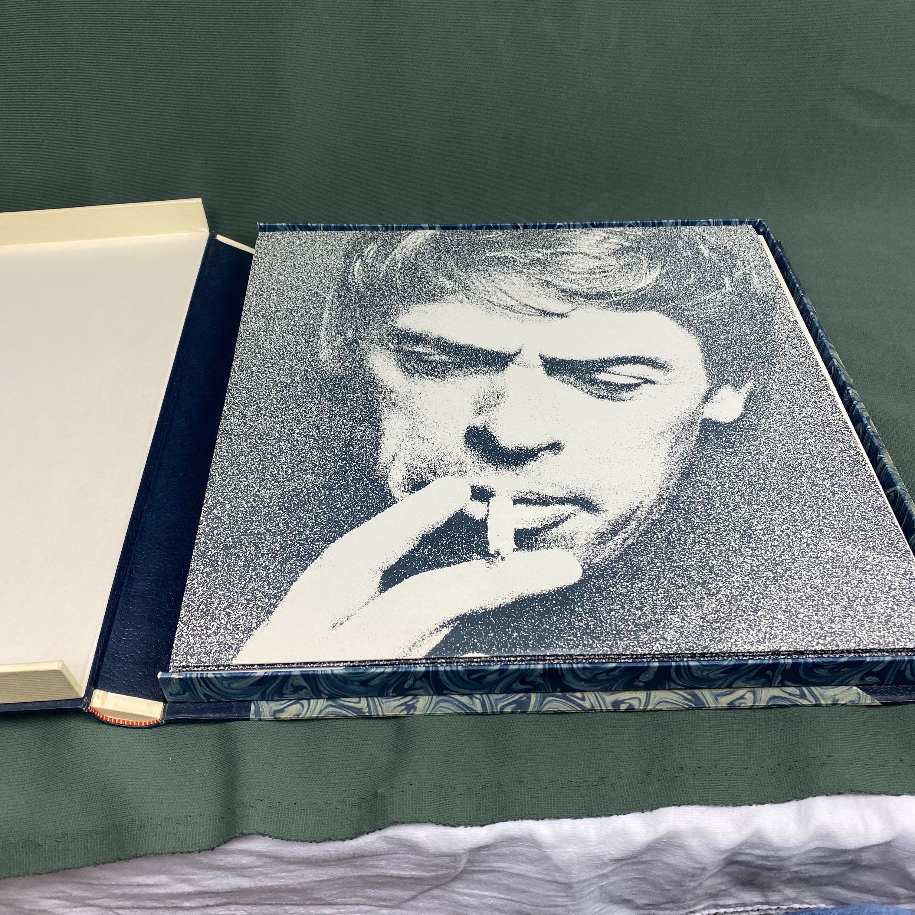 Voir photo 4 de Intégrale des textes de Jacques Brel Intégrale des textes de Jacques Brel Bon état - Vue 4 -