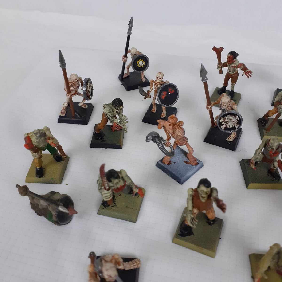 Voir photo 7 de Ensemble de 22 figurines - Morts vivants - Collection Ensemble de 22 figurines - Morts vivants - Collection Comme neuf - Vue 7 -