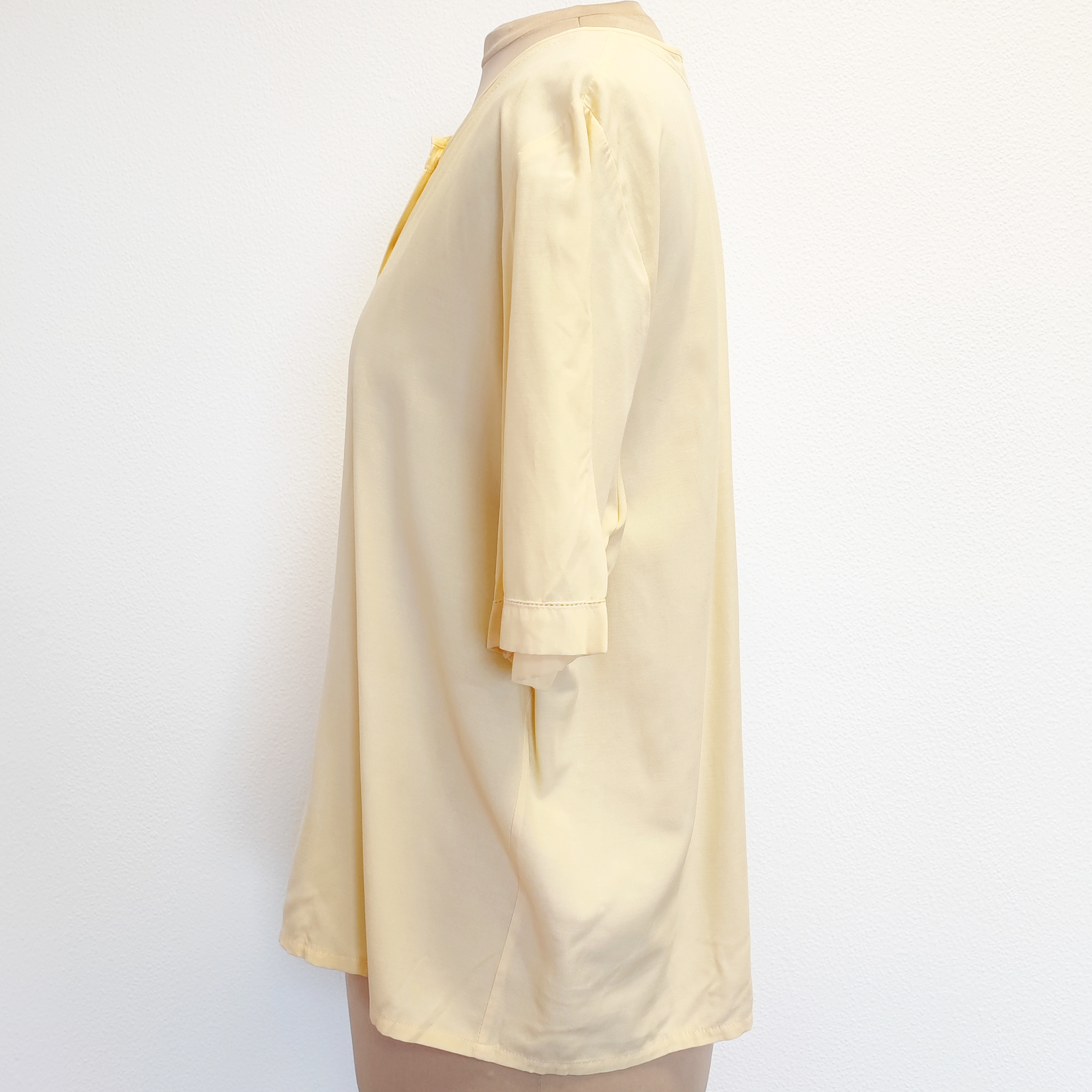 Voir photo 2 de KIABI DECADE - Blouse jaune - XL - Femme KIABI DECADE - Blouse jaune - XL - Femme - Vue 2 -