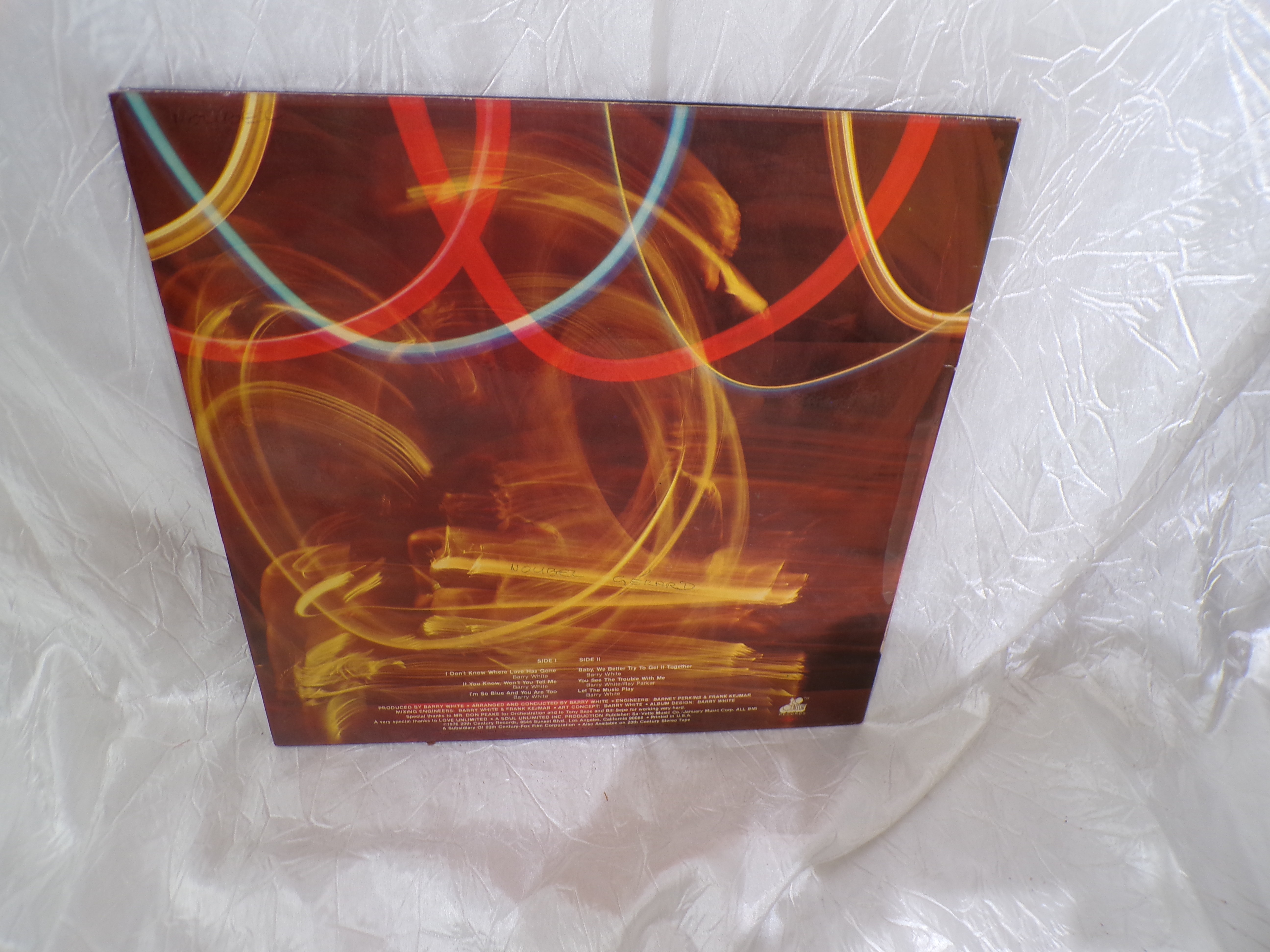 Voir photo 2 de Vinyle Barry White " Let The Music Play" Vinyle Barry White " Let The Music Play" Très bon état - Vue 2 -