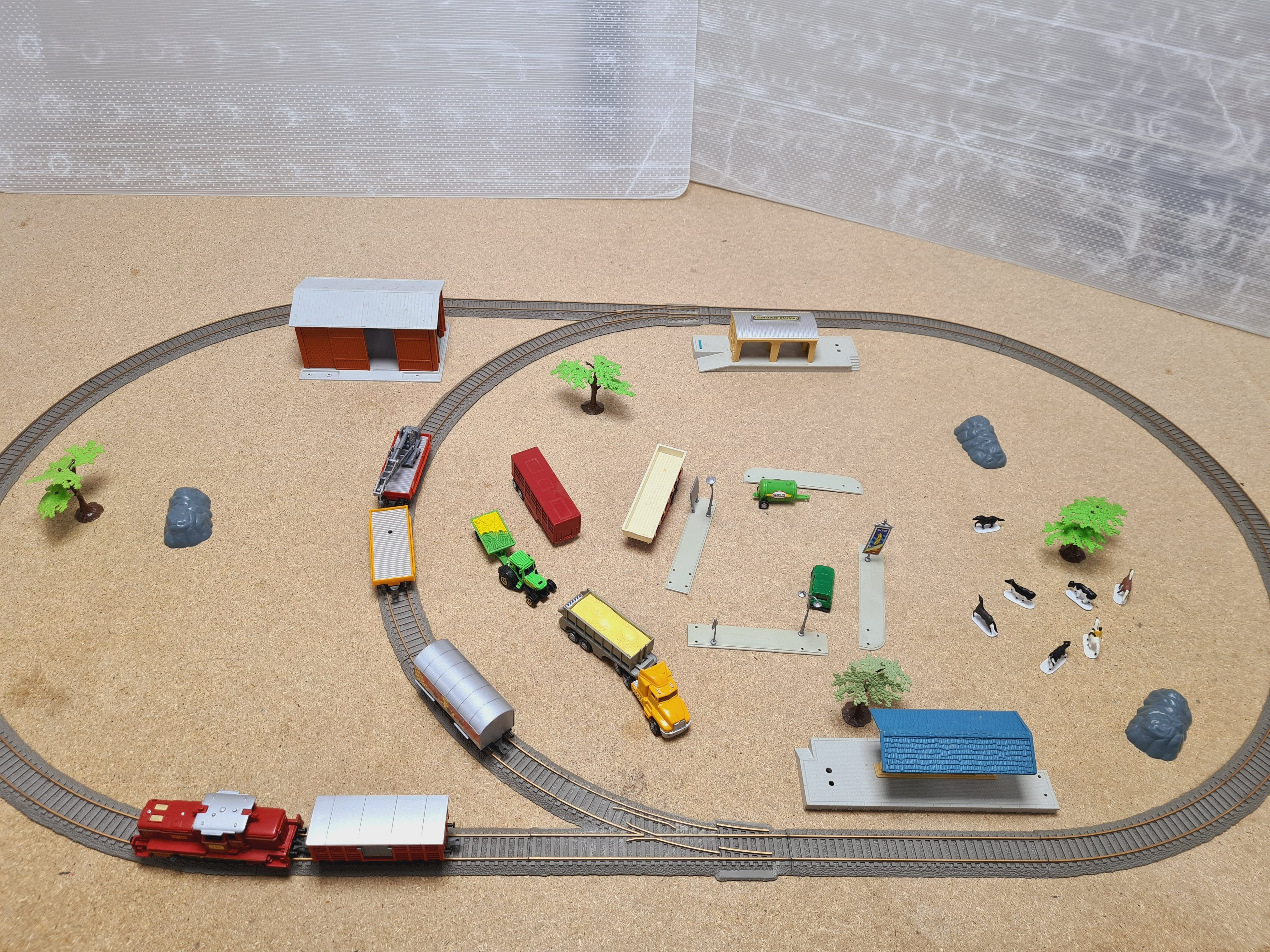 Voir photo 3 de Circuits - Train New Ray Ho - Fonctionne avec 1 pile 1,5 V AAA LR 03 - Avec des accessoires Circuits - Train New Ray Ho - Fonctionne avec 1 pile 1,5 V AAA LR 03 - Avec des accessoires - Vue 3 -