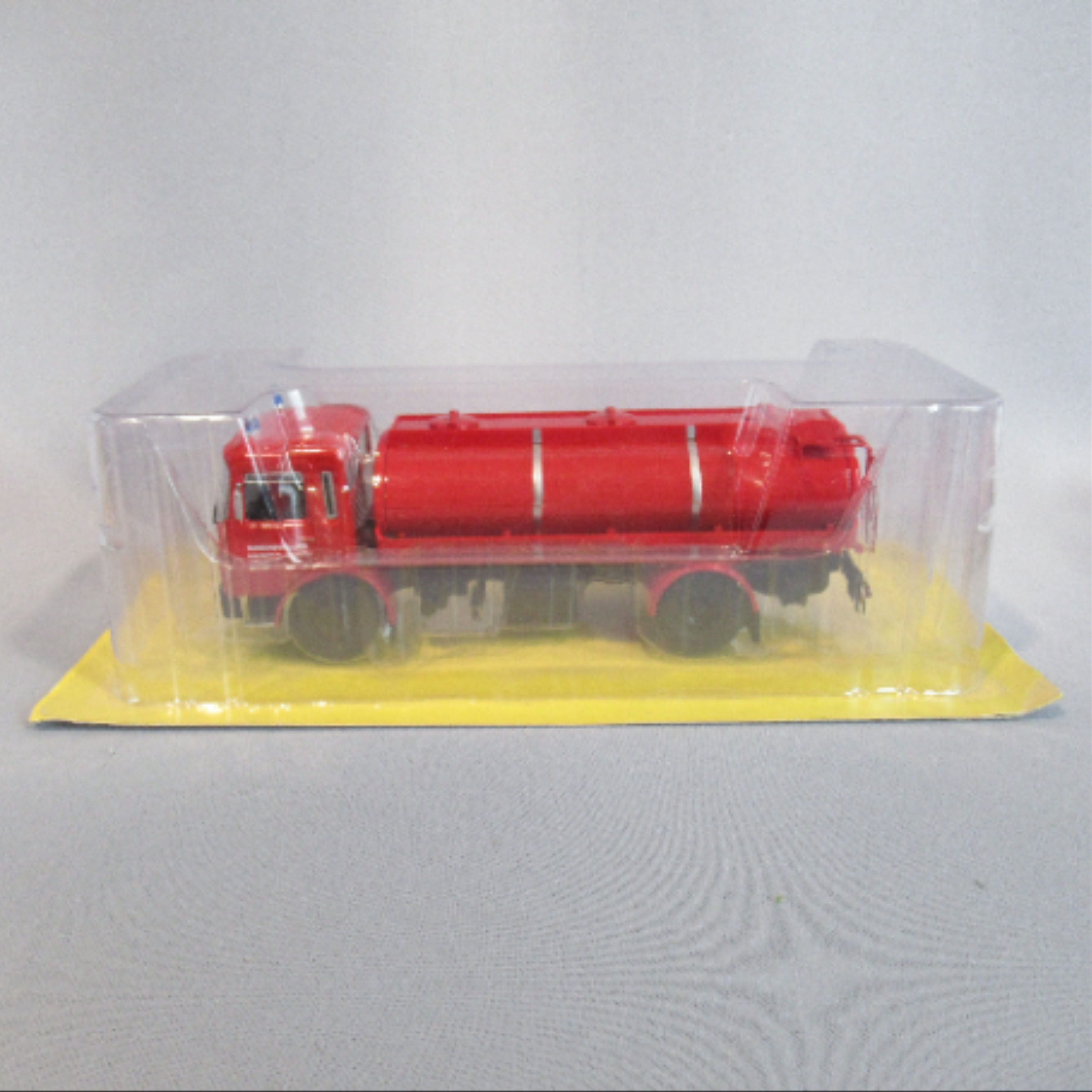 Modèle réduit Camion de Pompiers " Citerne grande capacité Saviem SM 240", échelle 1/43 Comme neuf - Vue 2 - 