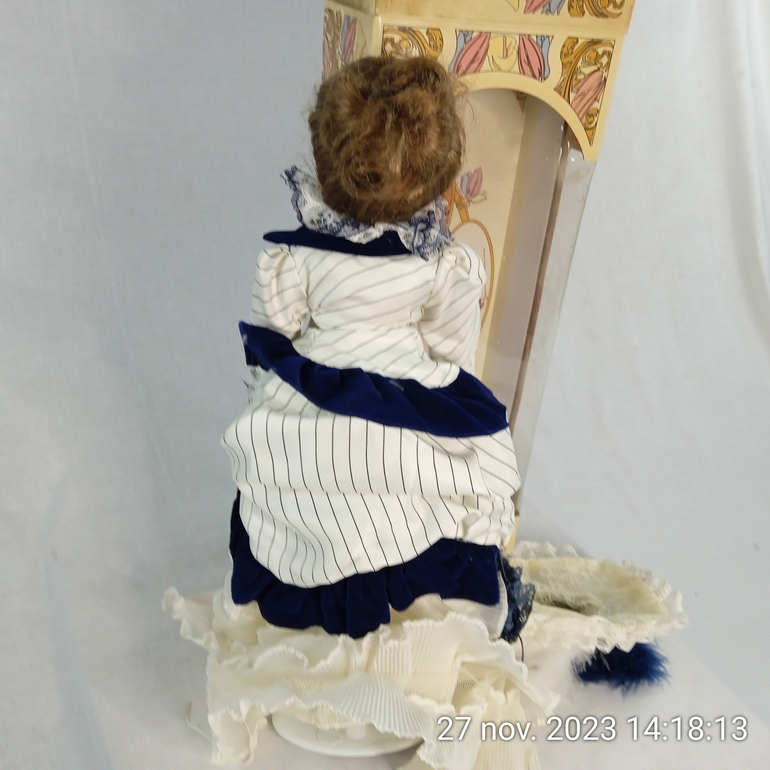 Ancienne Poupée de marque "La belle époque 1900" en porcelaine dans son coffret - Très bon état - Photo 3