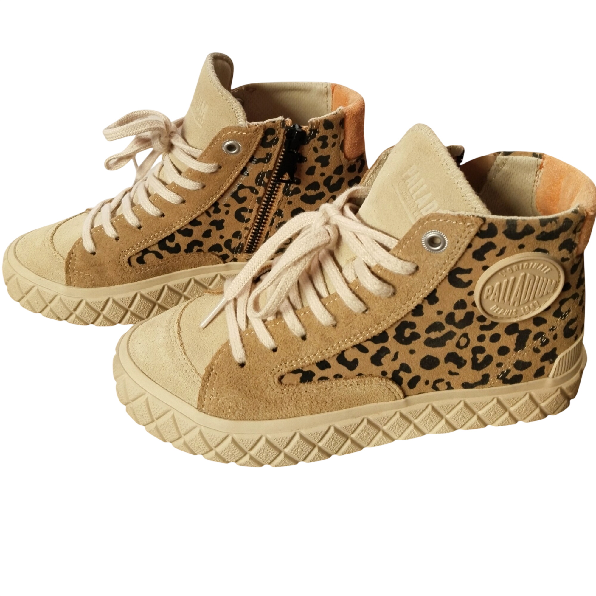 Acheter Baskets Palladium taille 37 - 32,00 € Baskets Palladium taille 37 - reconditionné disponible sur Label Emmaüs
