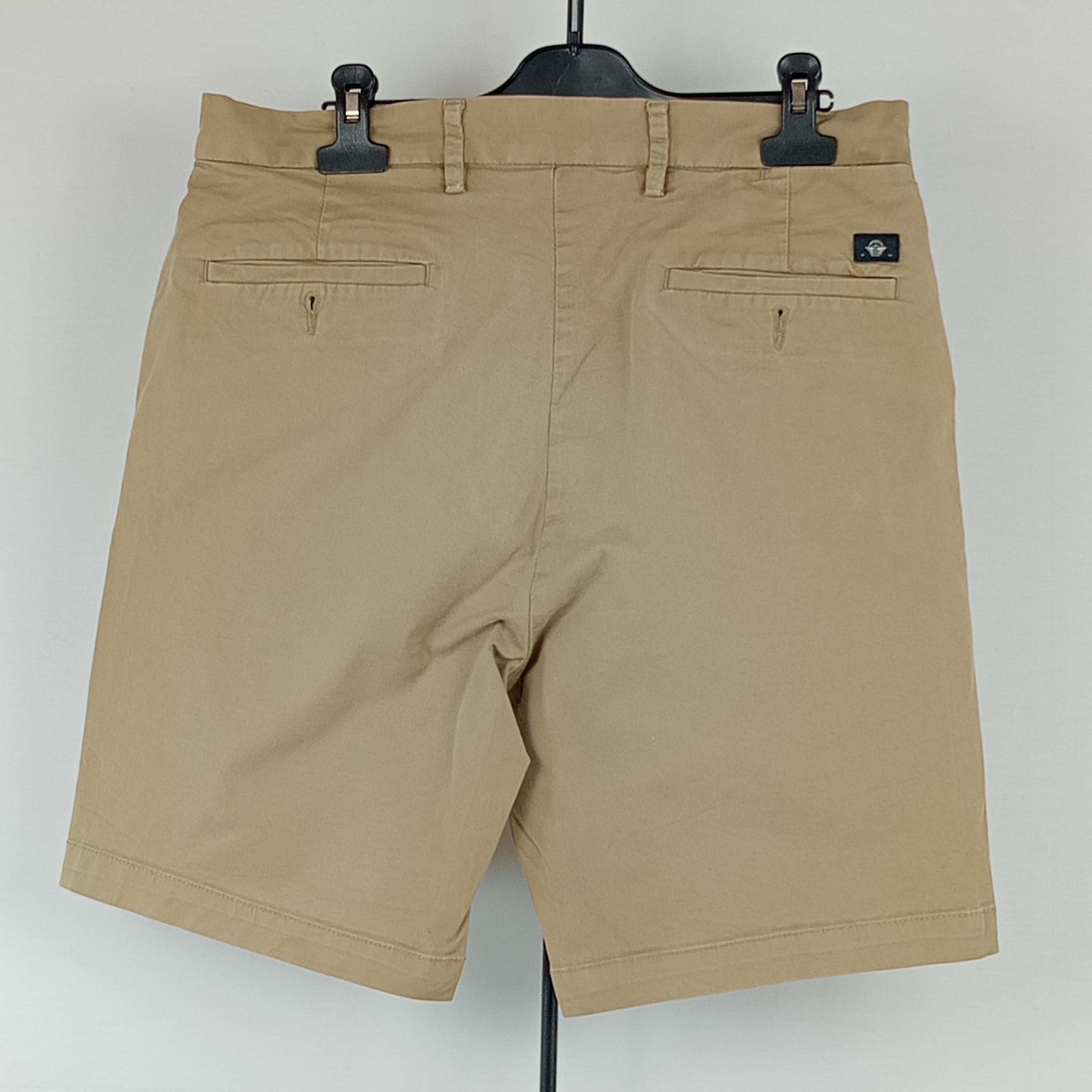 Bermuda homme de la marque Dockers coupe mi- longue de couleur kaki taille US 34/ FR 42 - Photo 1