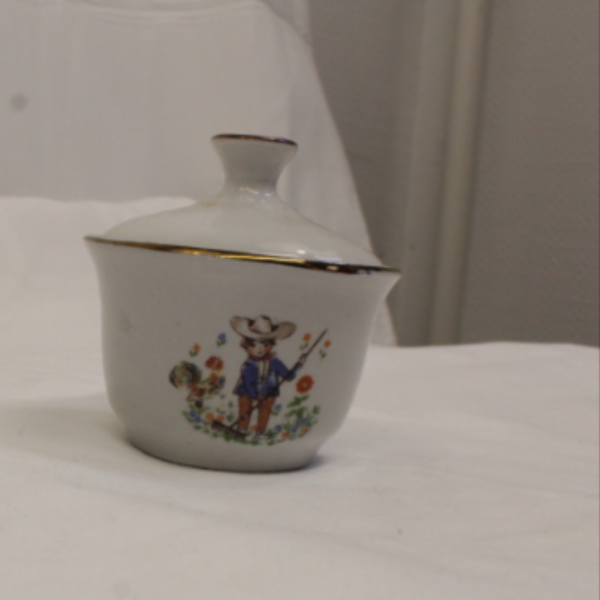 Dinette en porcelaine Très bon état - Vue 2 - 