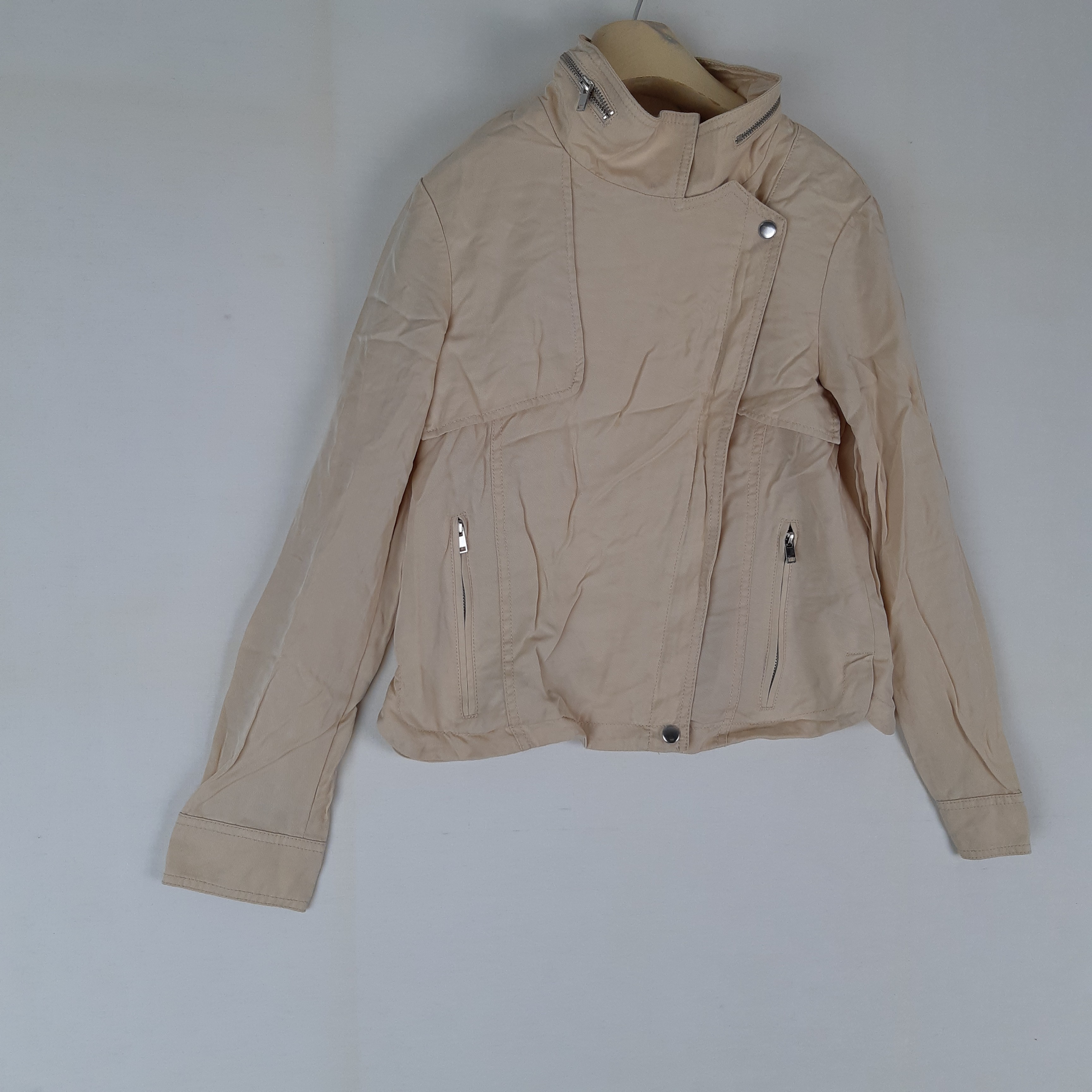 Esprit - Veste beige clair lyocell - Taille 36 mesures Carrure= 41 Poitrine= 44 Longueur= 53 Bon état - Vue 4 - 