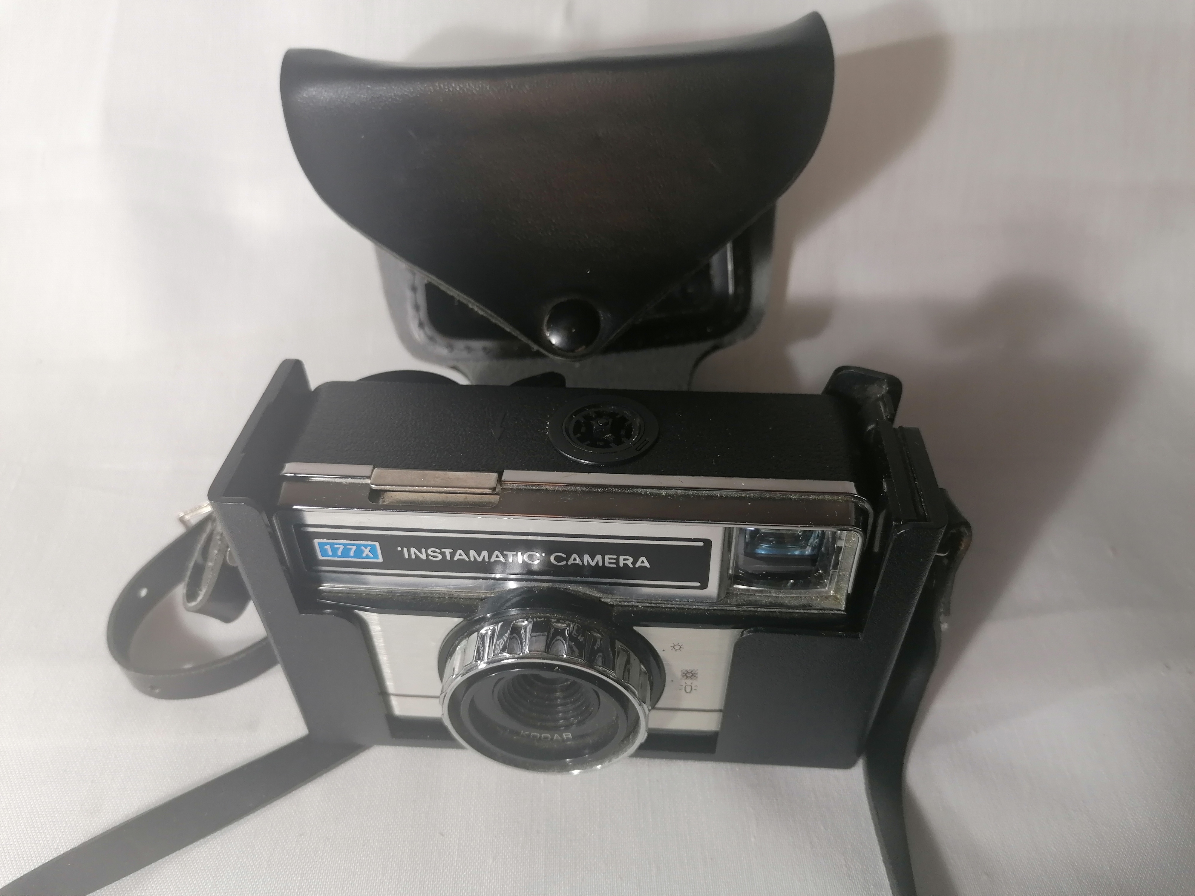Appareil photo Instamatic KODAK 177x Très bon état - Vue 2 - 