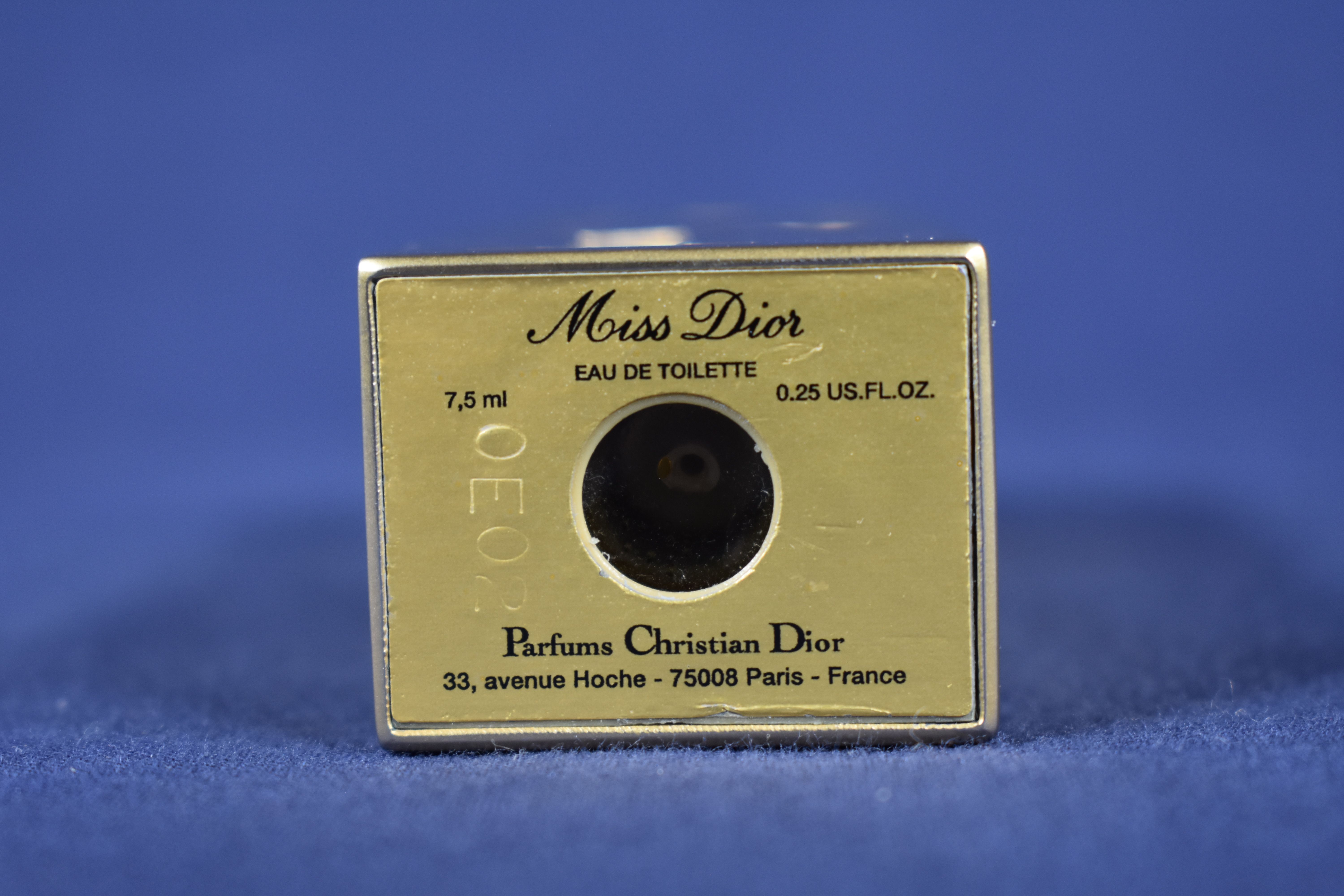 Vaporisateur de sac " Christian DIOR " ( Miss DIOR ) de collection, longueur 9.2, largeur 2.5 et hauteur 7.5 cm. Bon état - Vue 3 - 