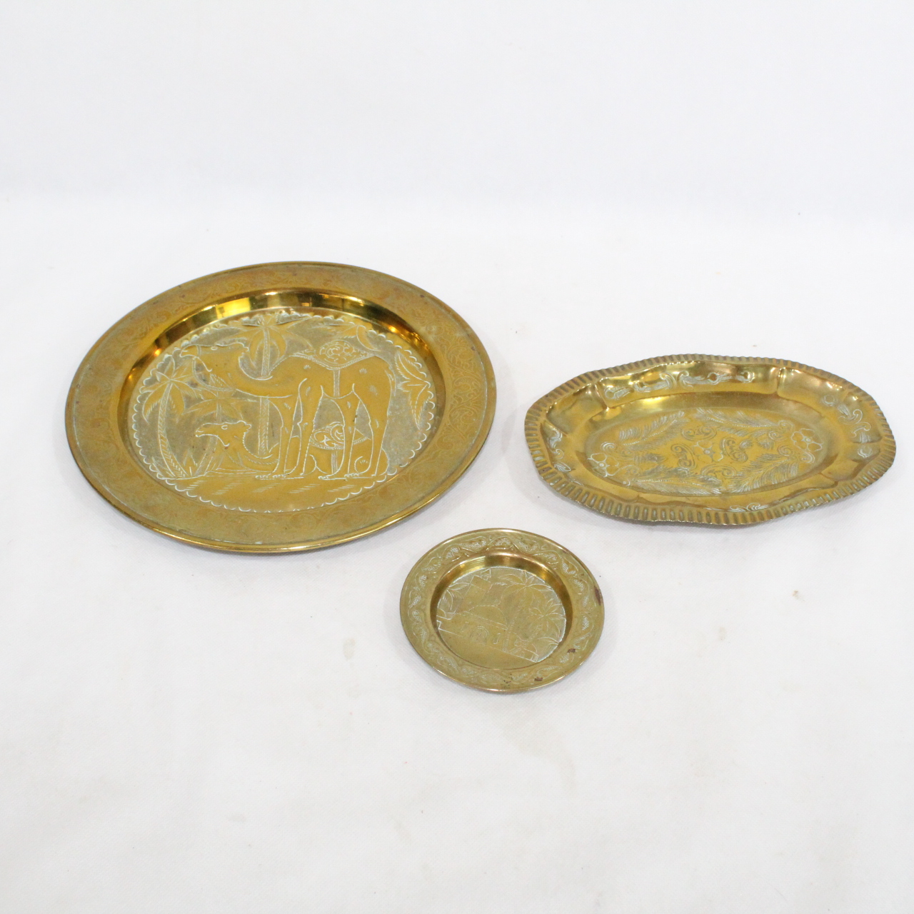 Lot de 3 plats provenant du Maghreb en laiton  -  reconditionné disponible sur Label Emmaüs