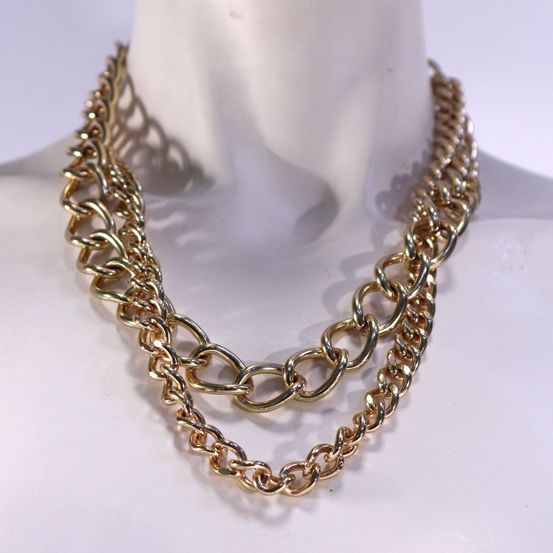 Collier double-rang avec mousquetons en métal doré  - Vue 2 - 