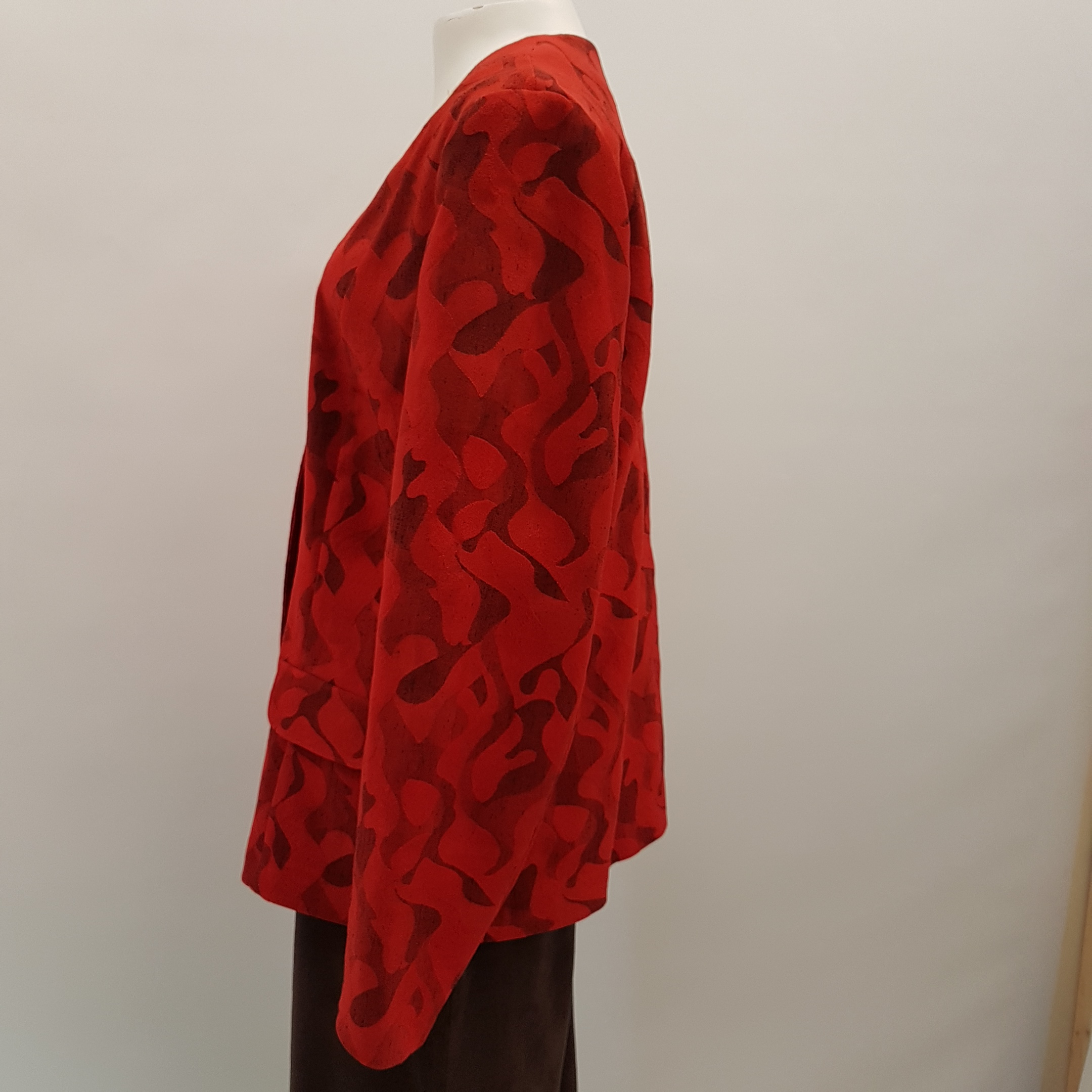 Veste de fêtes rouge imprimée noire - CHRISTIAN MICHEL - taille 44 - Photo 1