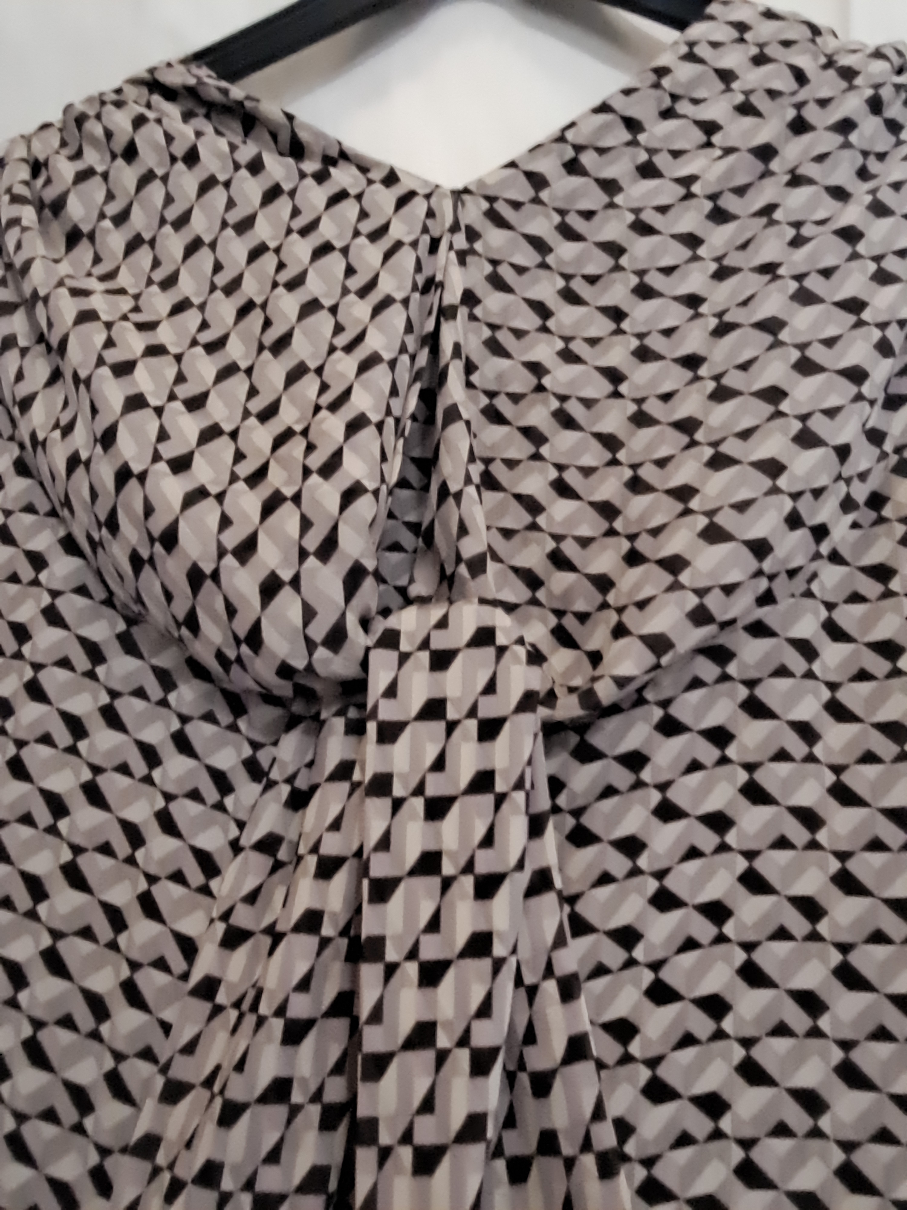 Voir photo 3 de Robe en soie ZAPA T38 à motifs géométriques noir, taupe et marron Robe en soie ZAPA T38 à motifs géométriques noir, taupe et marron Très bon état - Vue 3 -