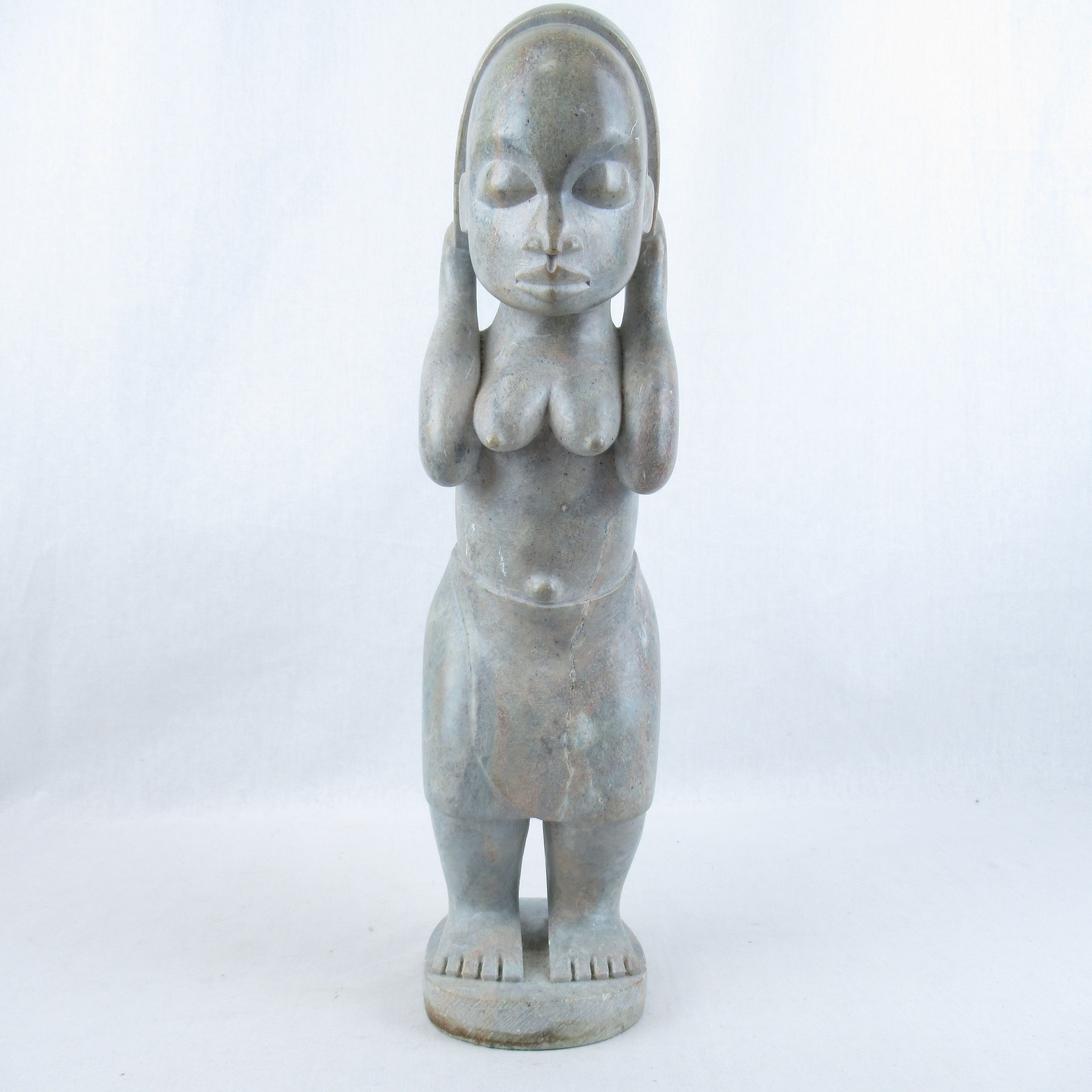 Statue Femme en pierre Mbigou (Gabon) - Très bon état sur Label Emmaüs