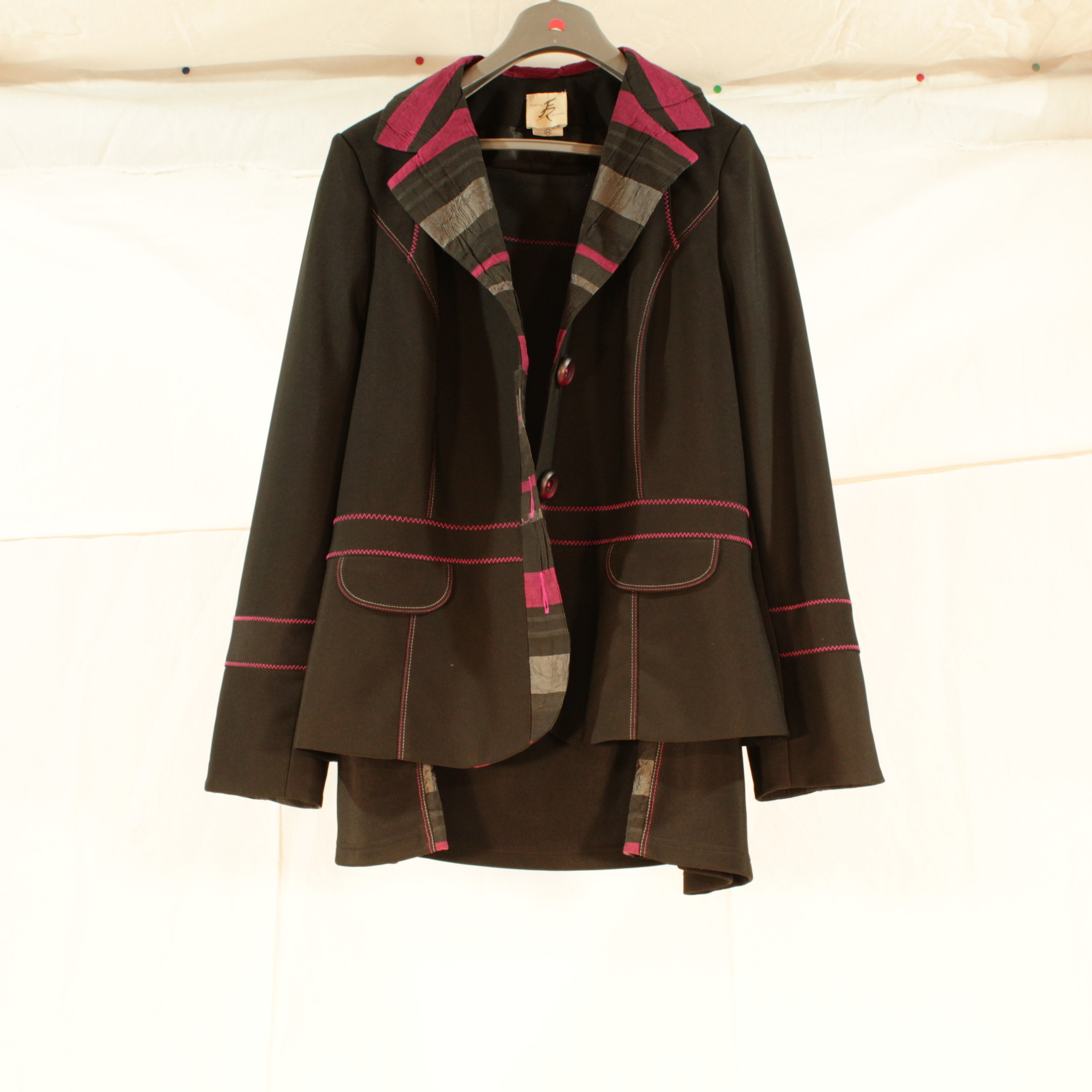 Tailleur France Rivoire taille 44 Bon état -  reconditionné disponible sur Label Emmaüs