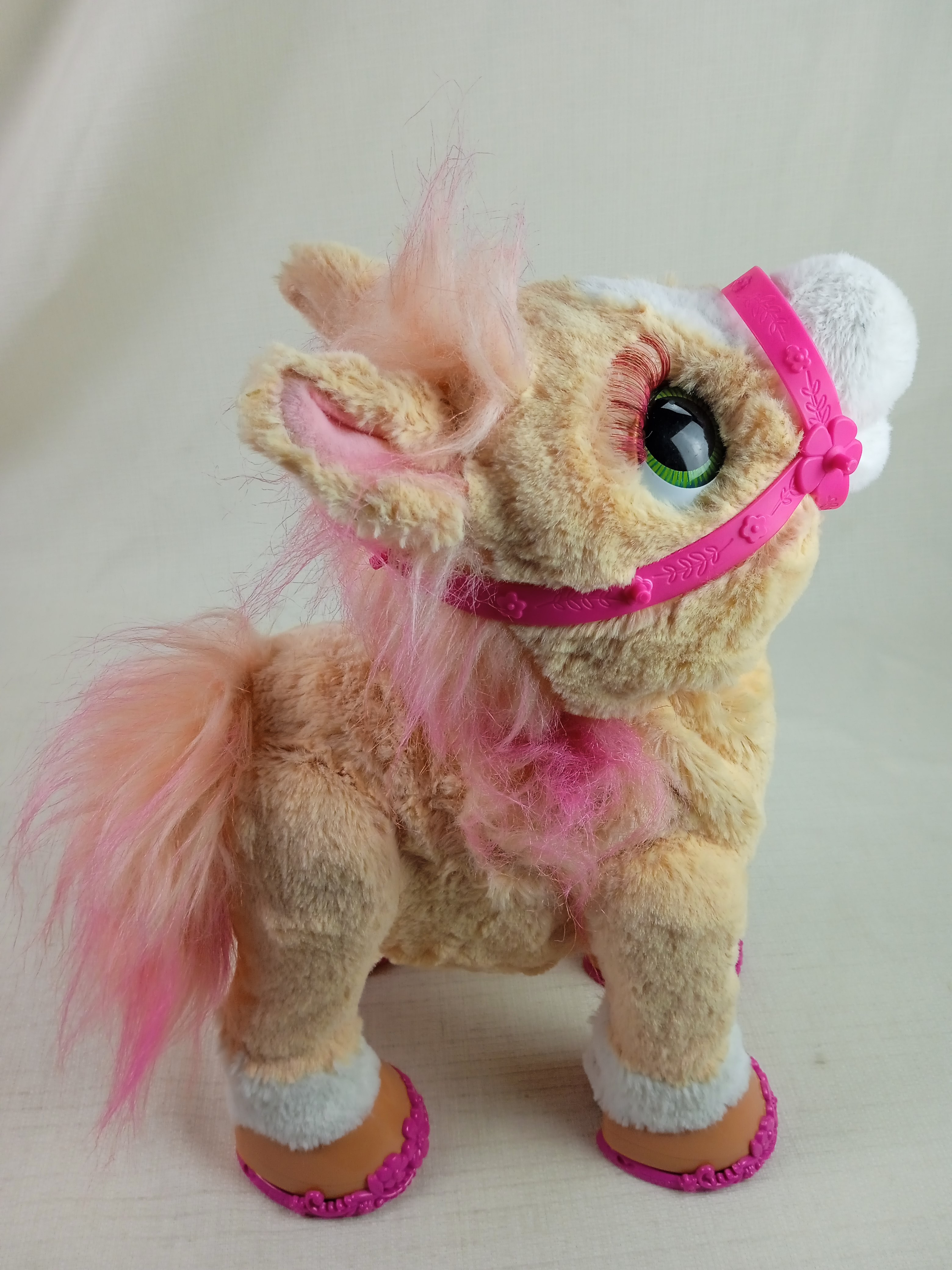 Voir photo 3 de Peluche électronique MonPoney Cinnamon avec sons et réactions, dès 4 ans , de la marque FurReal Peluche électronique MonPoney Cinnamon avec sons et réactions, dès 4 ans , de la marque FurReal Bon état - Vue 3 -