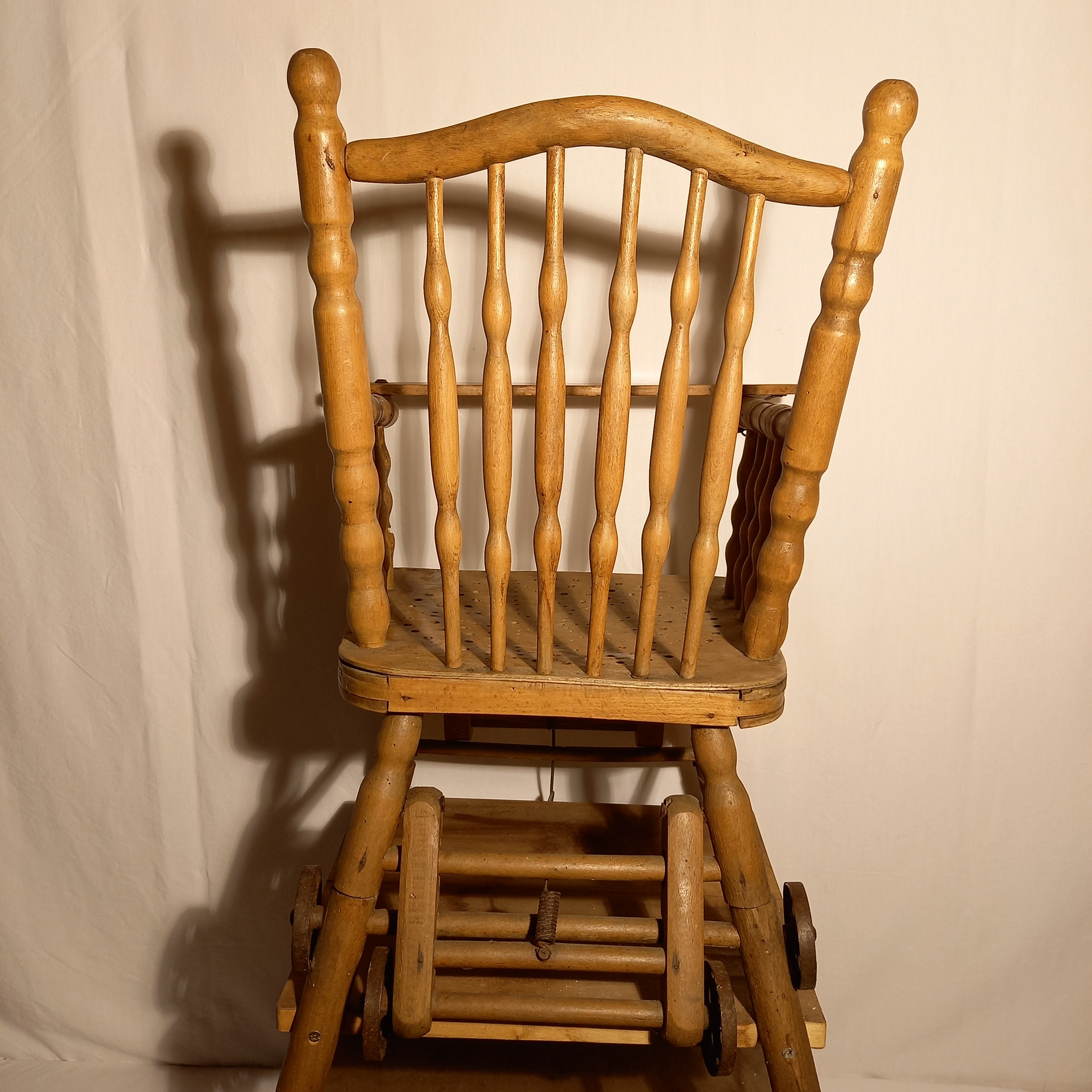 Chaise haute bébé transformable de 1900-1930 en bois - Bon état - Photo 12