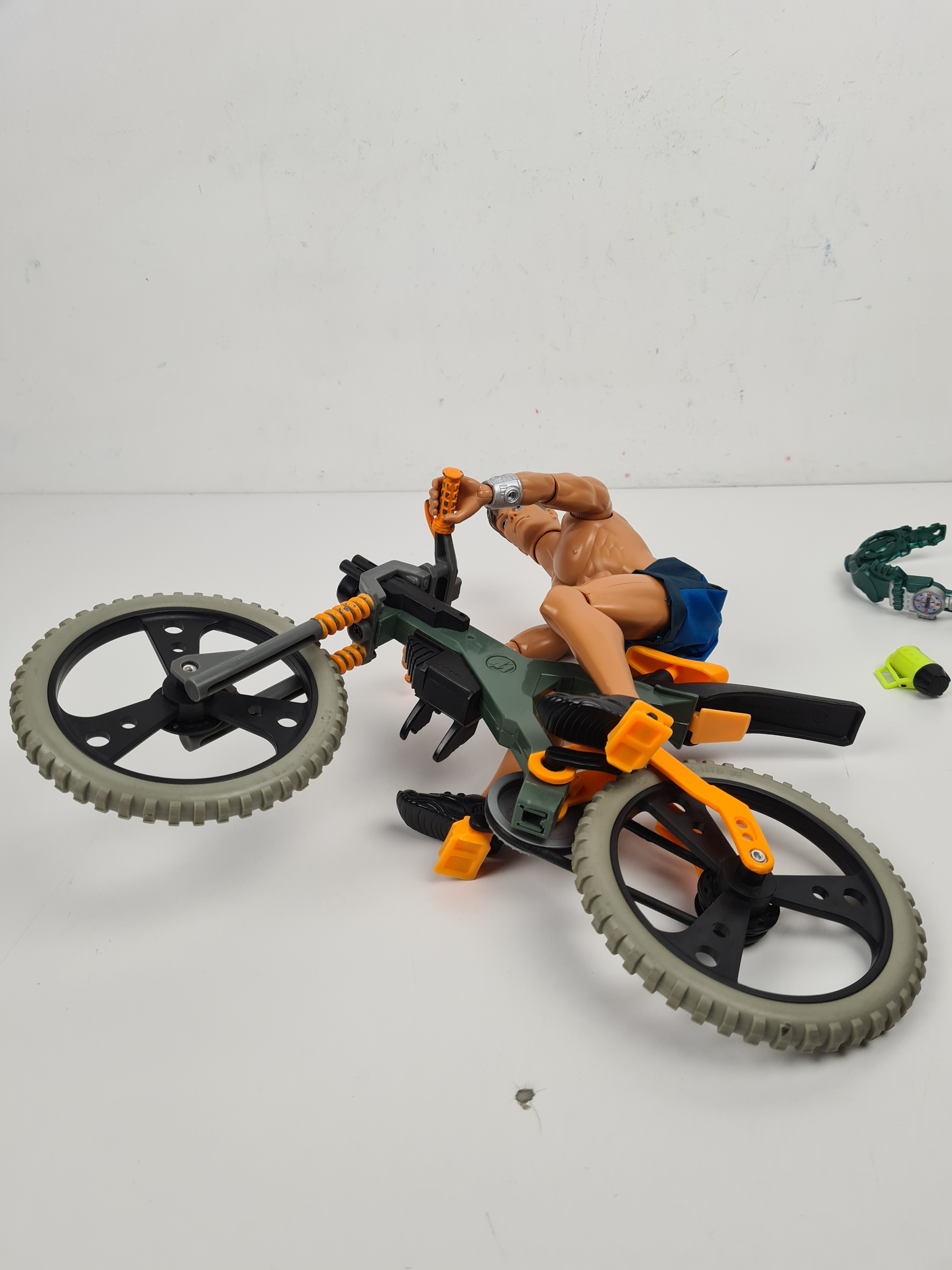 Figurine E.T. Avec Éliot Sur Son Vélo - Articulée Et Friction - KUWAHARA