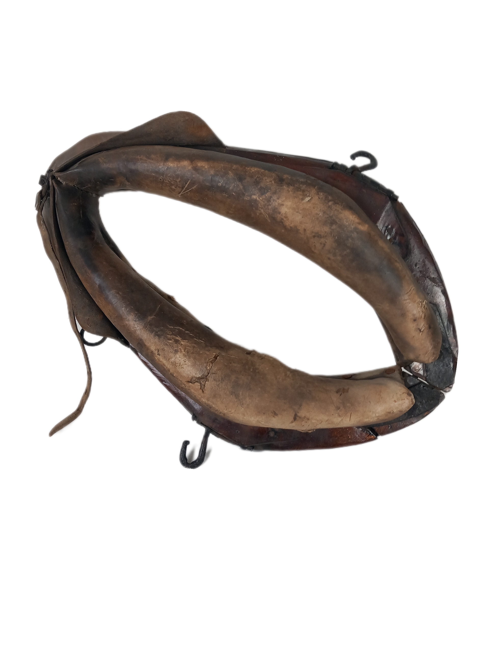 Harnais pour cheval en cuir vintage avec glands rouges, HOUBEN DE ZADELMAKER - Canada