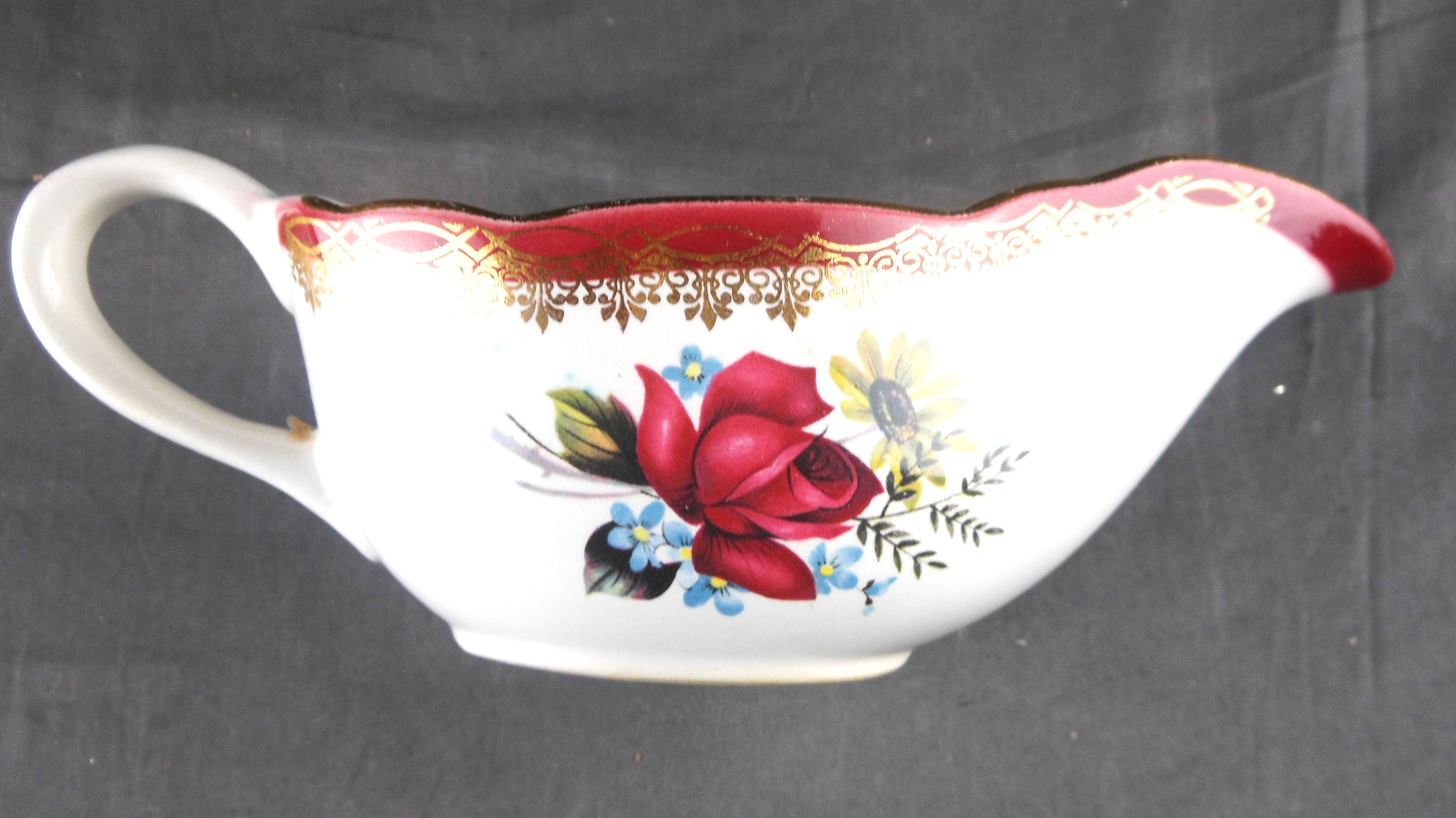 Saucière motif fleuri en céramique , petite ébréchure rien de méchant - Bon état - Photo 3