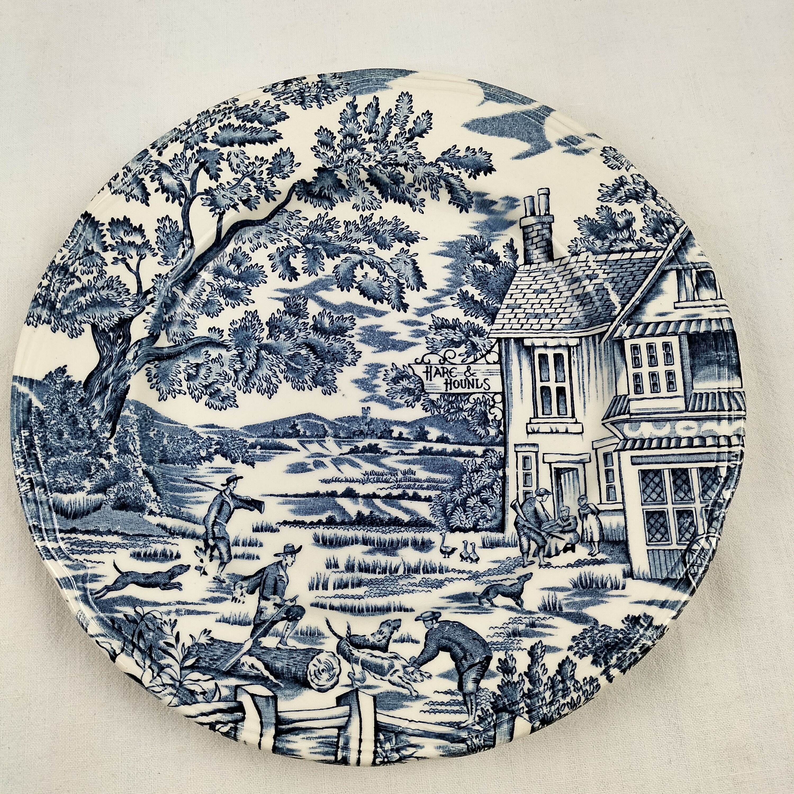 Voir photo 11 de Lot de vaisselle en porcelaine anglaise et une assiette style anglais Lot de vaisselle en porcelaine anglaise et une assiette style anglais État correct - Vue 11 -