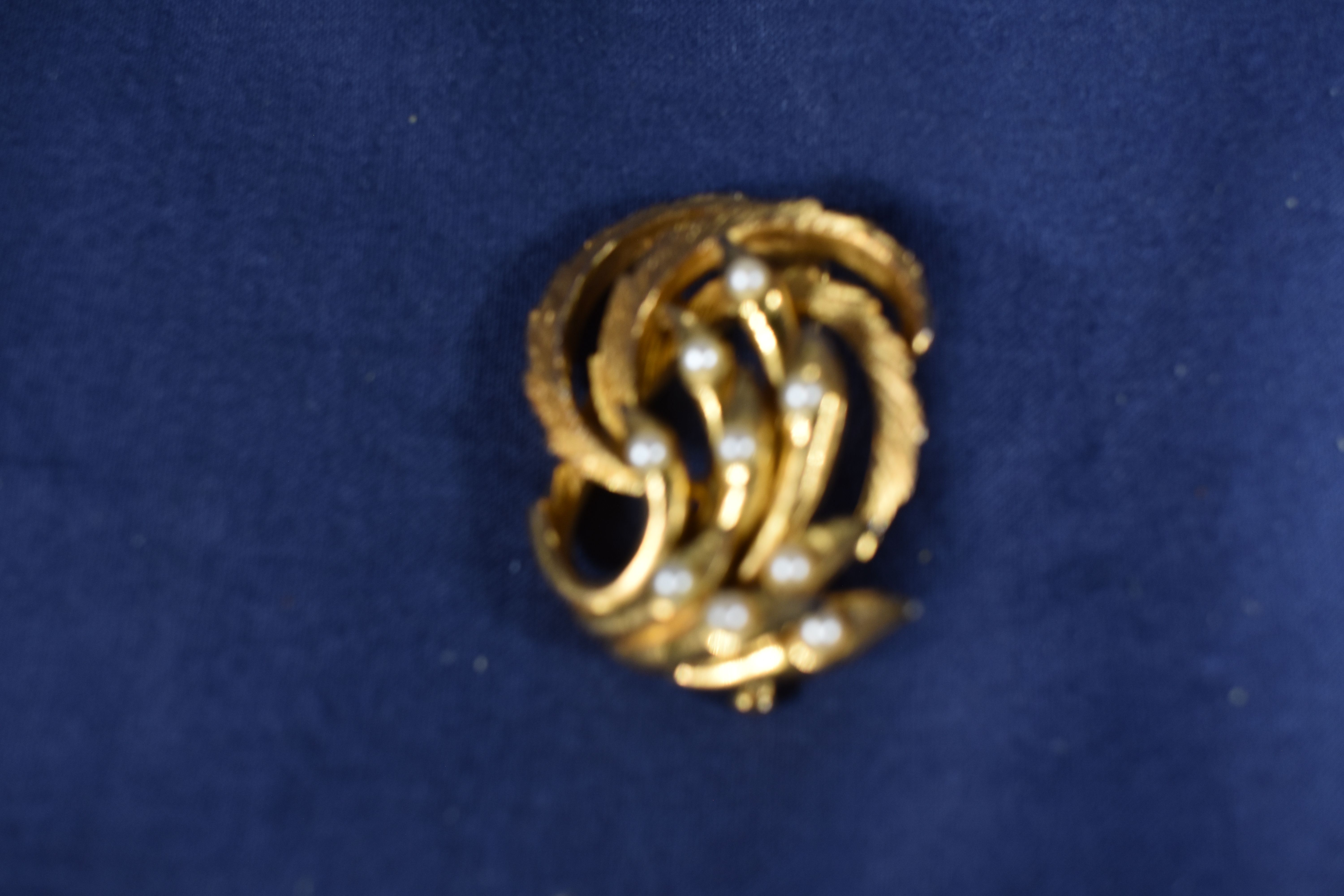 3 boucles plus 1 décoration de ceinture.  - Vue 3 - 