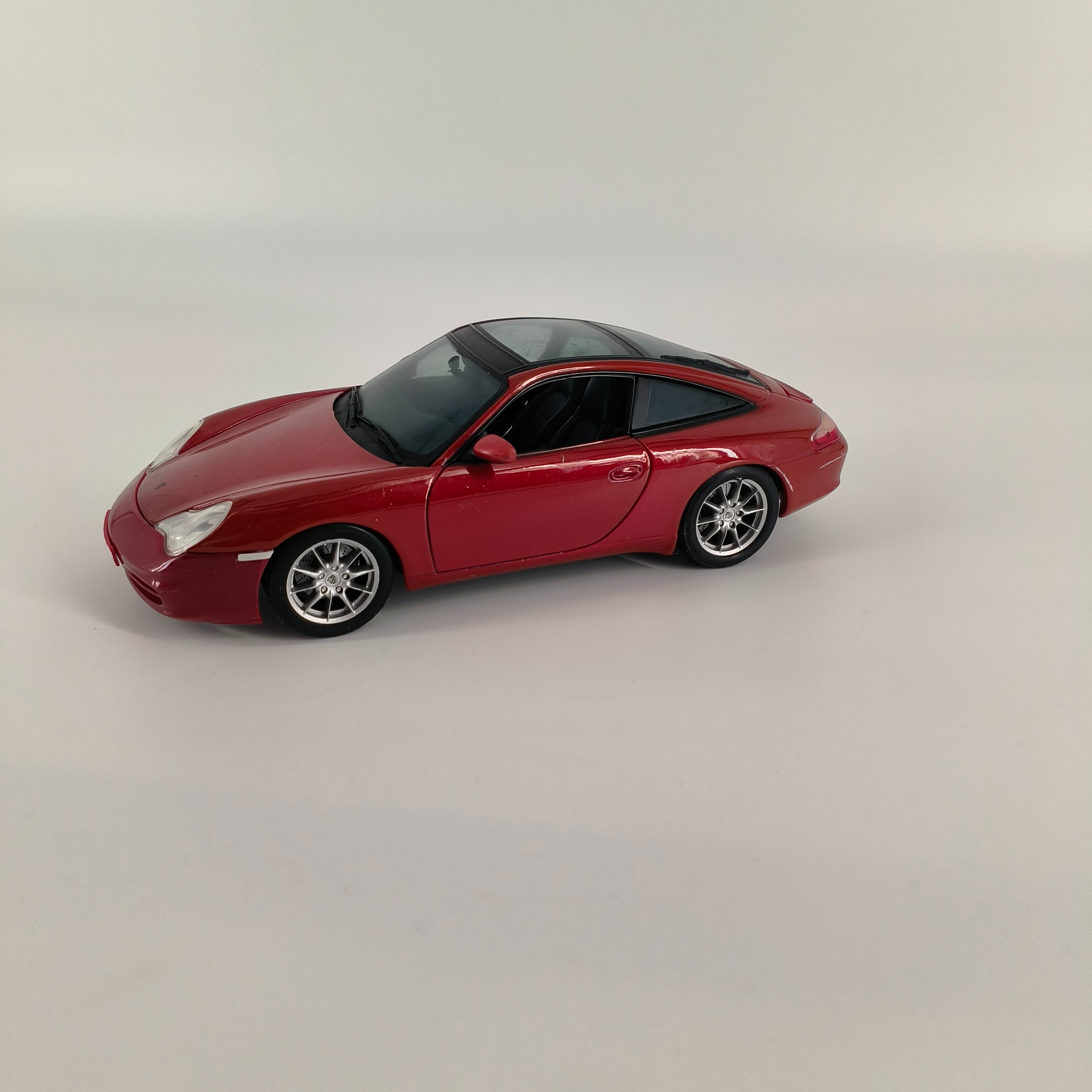 Voir photo 3 de Porsche 911-Targa -1/18-Maisto Porsche 911-Targa -1/18-Maisto Bon état - Vue 3 -