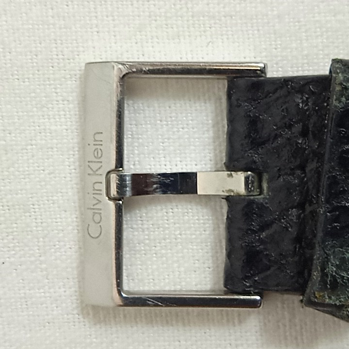 Voir photo 12 de Montre quartz femme "Calvin Klein" d'occasion Montre quartz femme "Calvin Klein" d'occasion État correct - Vue 12 -