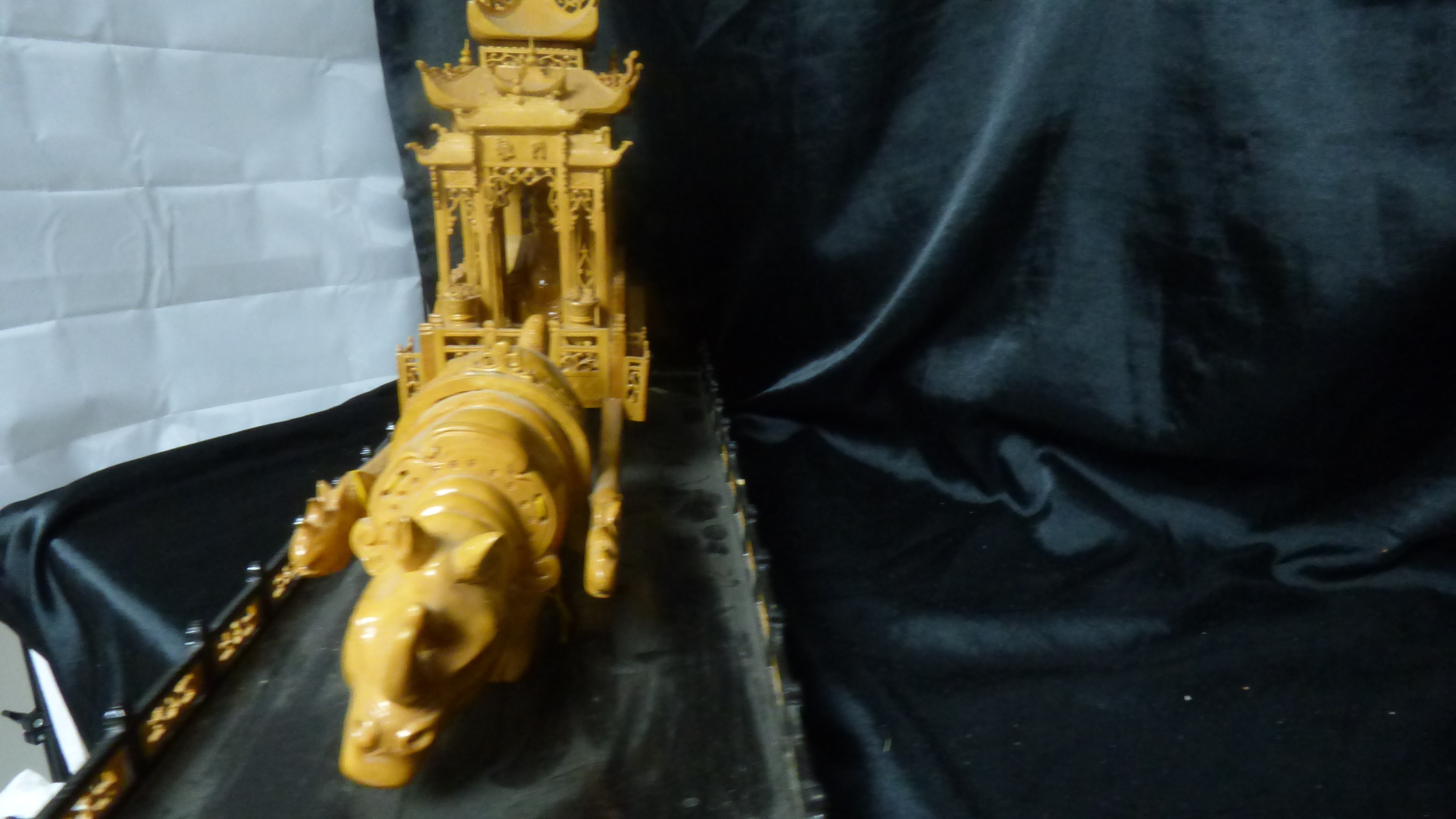 Diorama Chinois Rhinocéros tirant une calèche d'empereur - Photo 12
