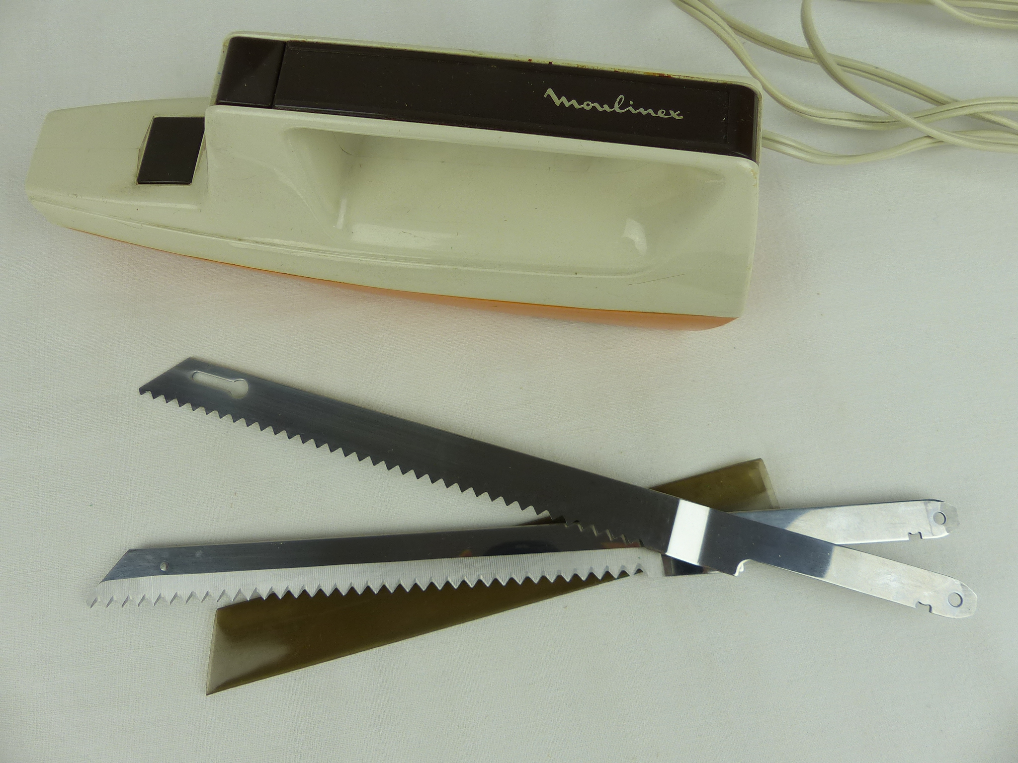 Couteau électrique Moulinex type 246, vintage années 70 - Bon état - Photo 2