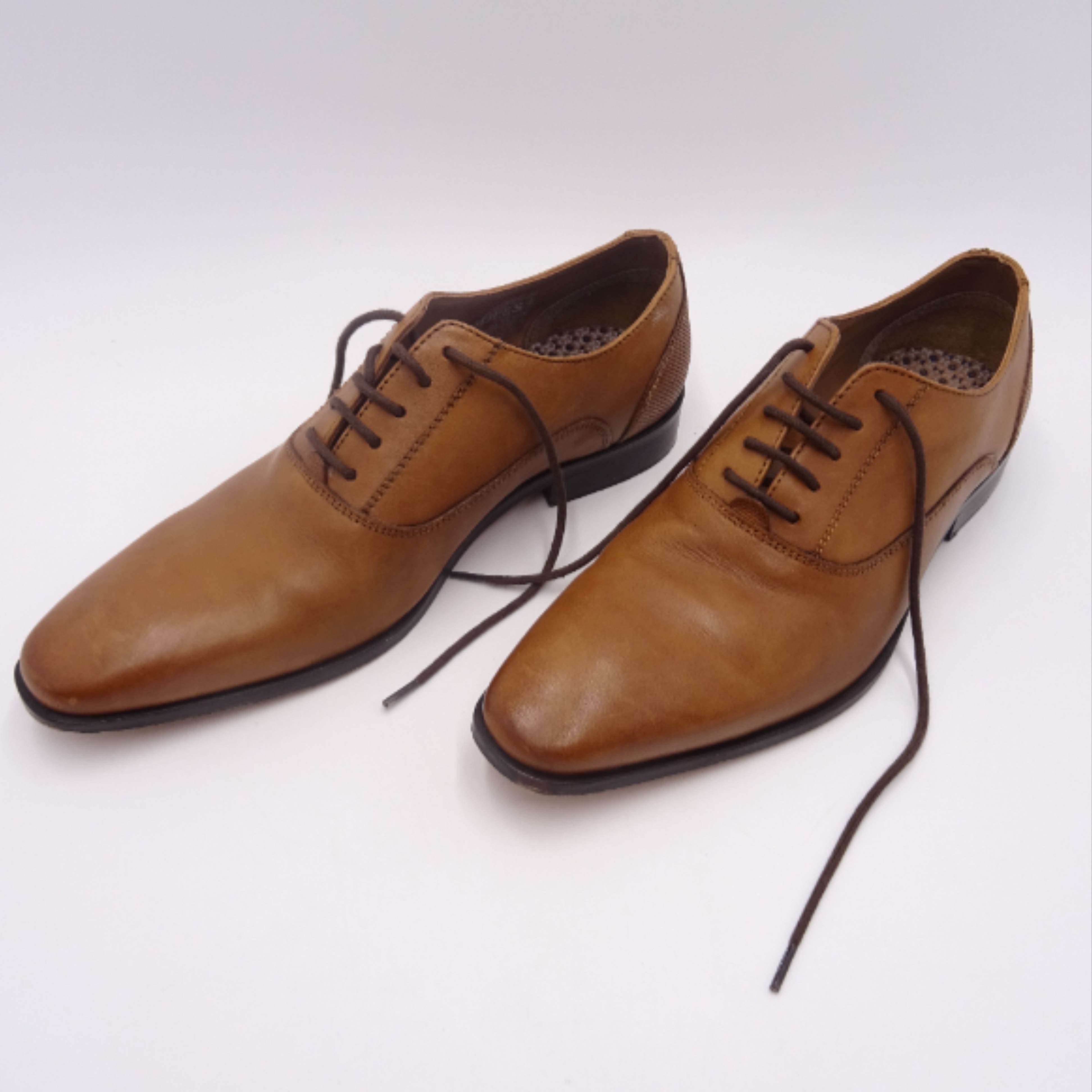 Voir photo 2 de Paire de chaussure homme pointure 42. Paire de chaussure homme pointure 42. Très bon état - Vue 2 -