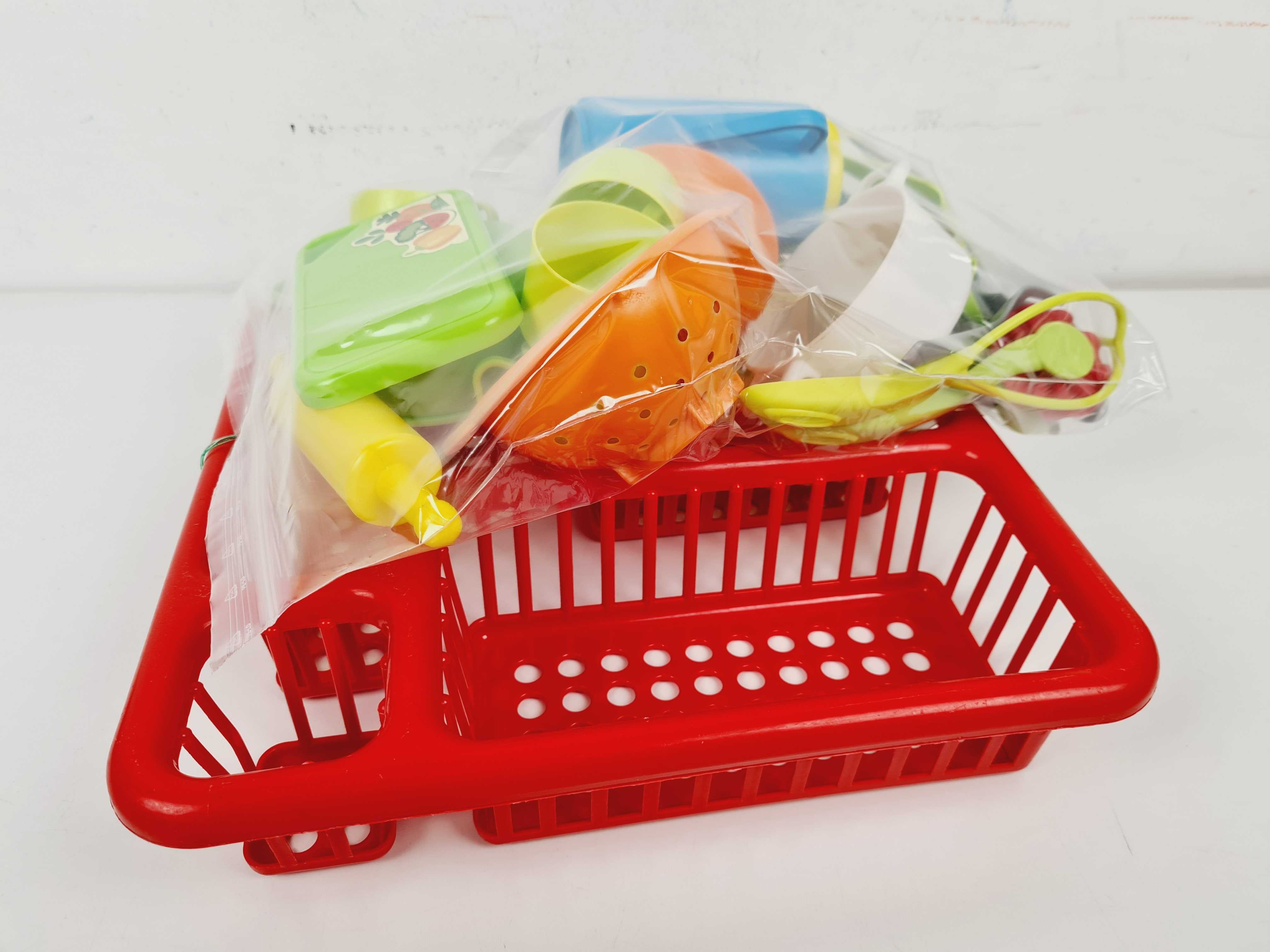 Voir photo 3 de Jeu d'imitation - Lots de dinette avec un égouttoir rouge en plastique Jeu d'imitation - Lots de dinette avec un égouttoir rouge en plastique Bon état - Vue 3 -