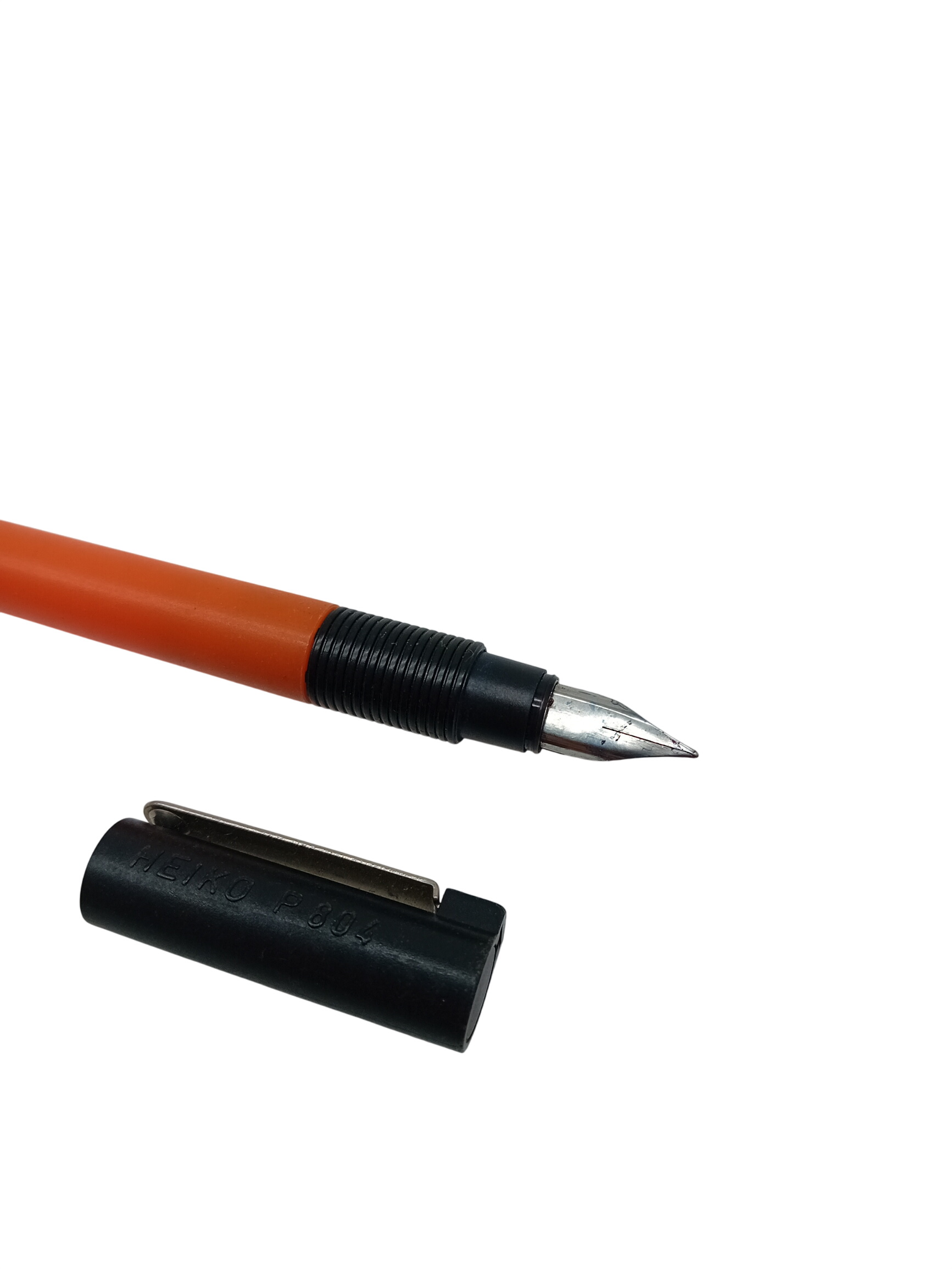 Stylo Plume Heiko P 804 Orange Noir Taille Unique (O274) Très bon état -  reconditionné disponible sur Label Emmaüs