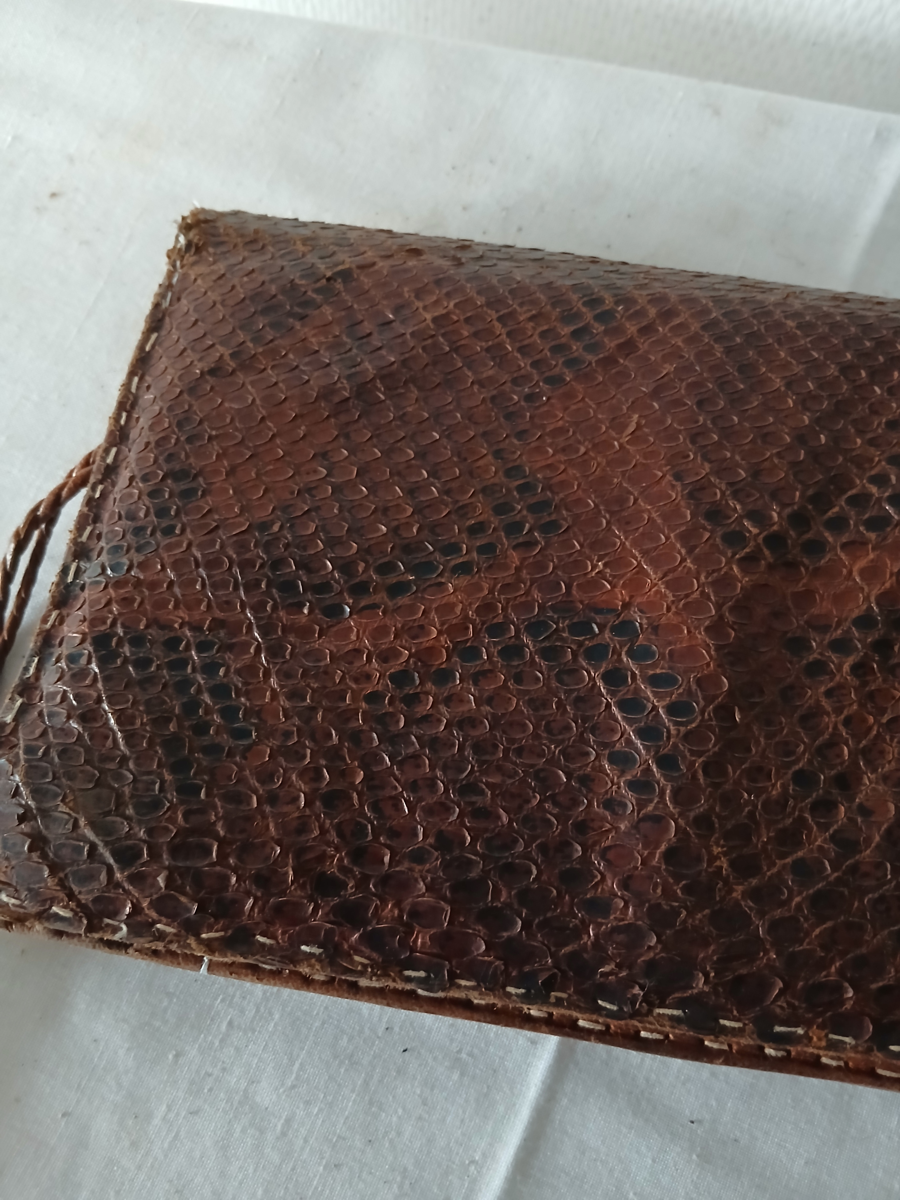 Sac à main vintage à soufflets en cuir et peau de serpent Bon état - Vue 5 - 