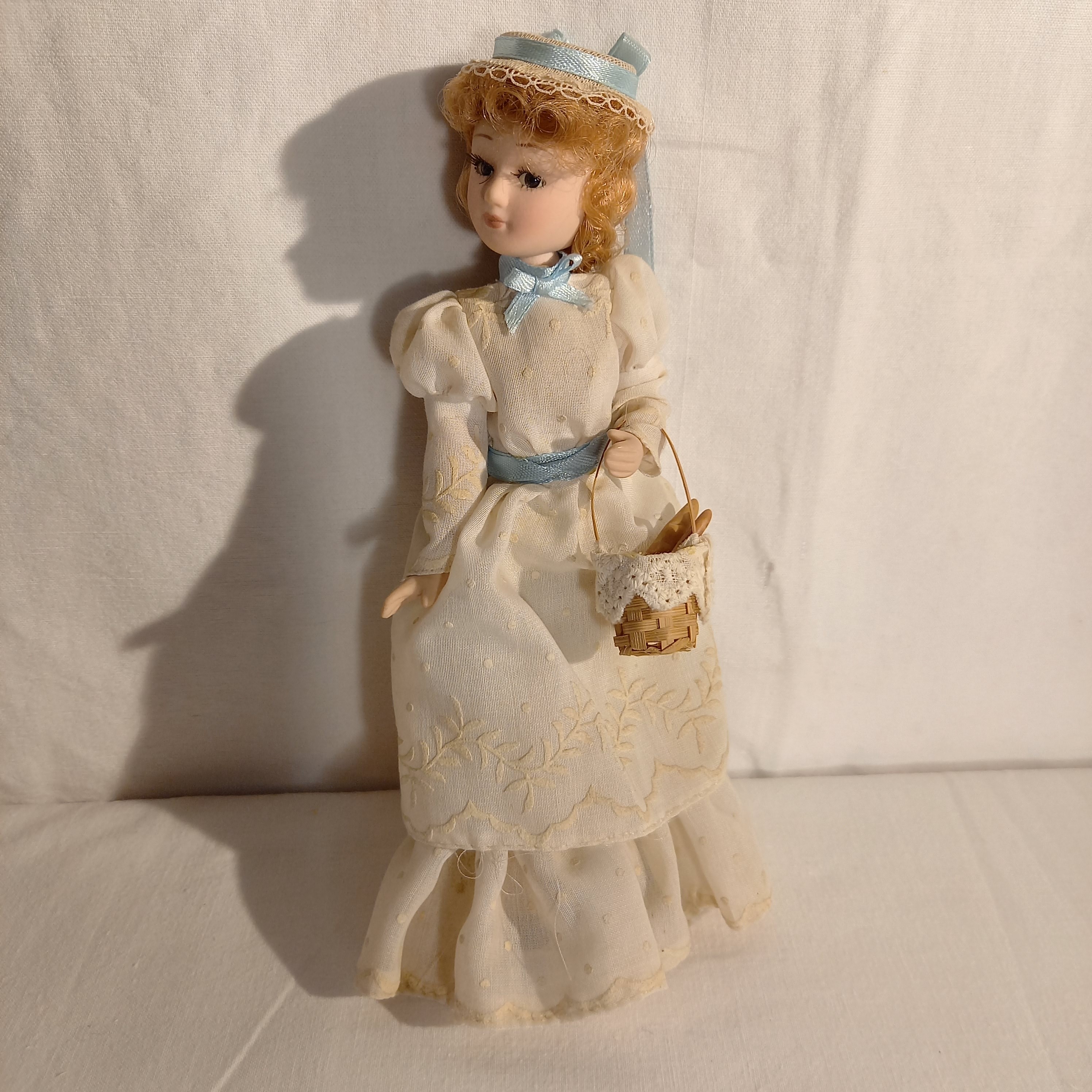 Lot de 10 poupeés de collection en porcelaine  - Vue 12 - 