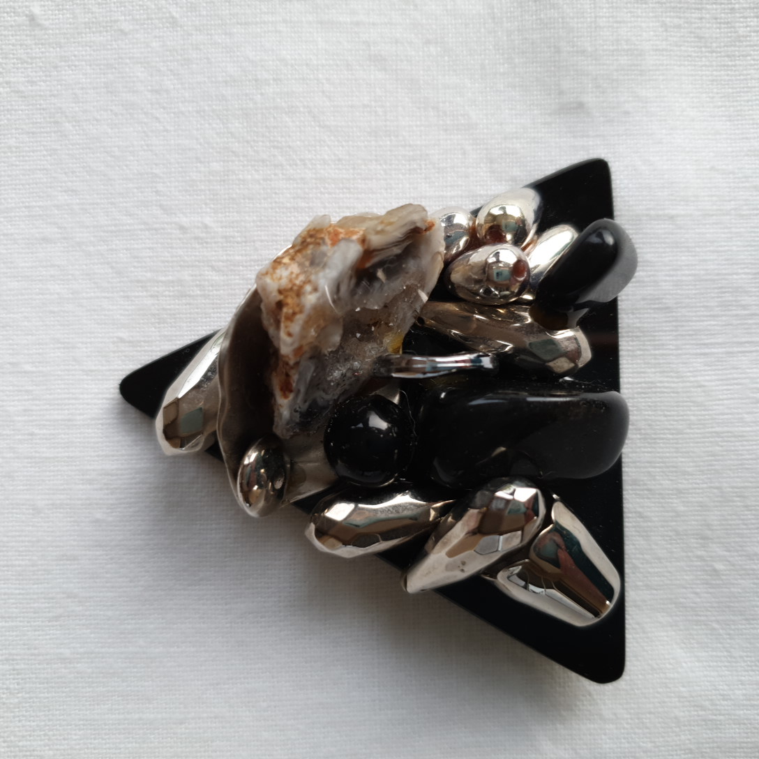 Broche d'artiste signée Marie - Alberte  Comme neuf -  reconditionné disponible sur Label Emmaüs