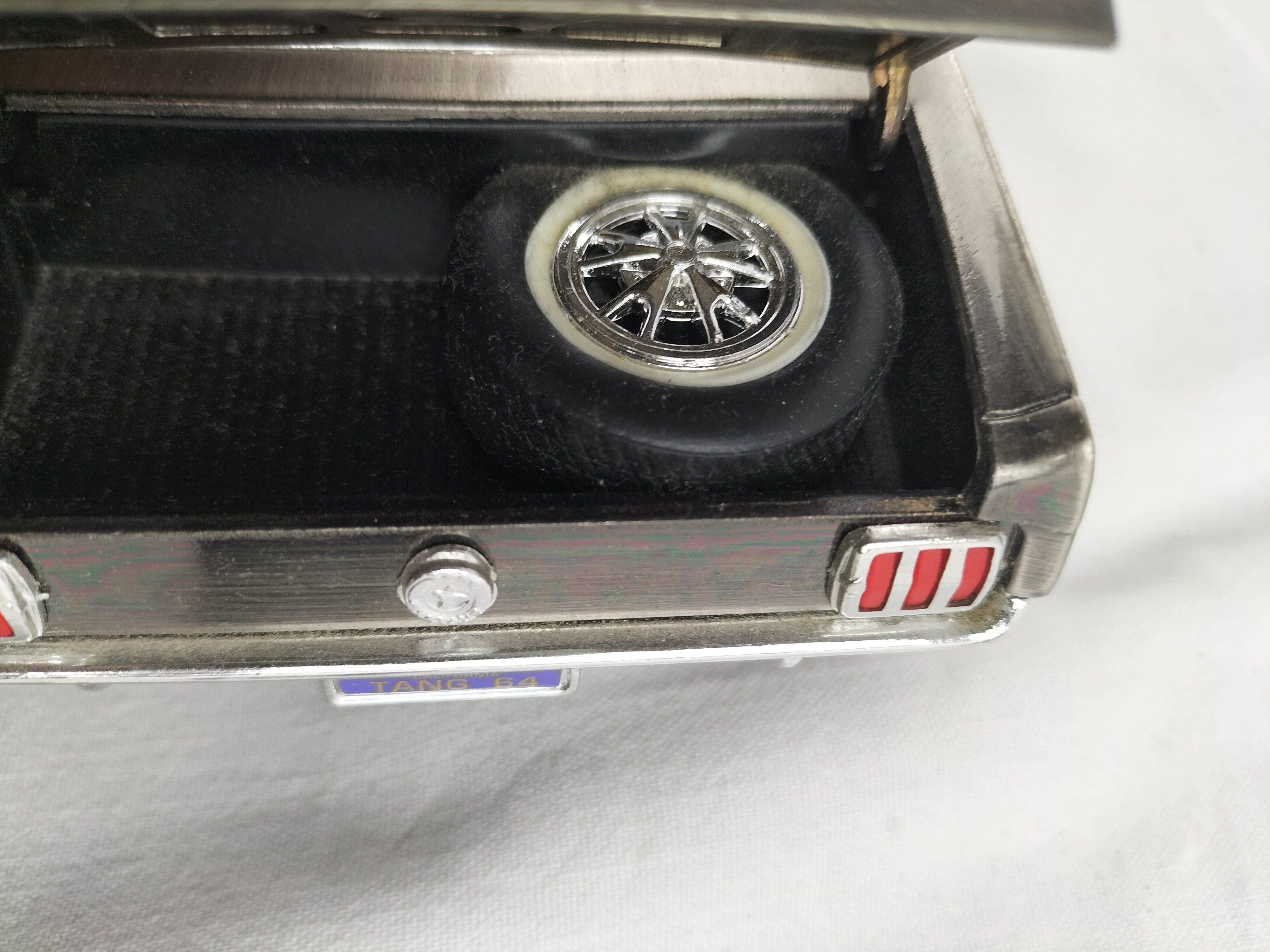 Voir photo 31 de Lot de 8 voitures miniatures de collection – Ferrari, Porsche, Mustang, Cadillac, Corvette Lot de 8 voitures miniatures de collection – Ferrari, Porsche, Mustang, Cadillac, Corvette Bon état - Vue 31 -