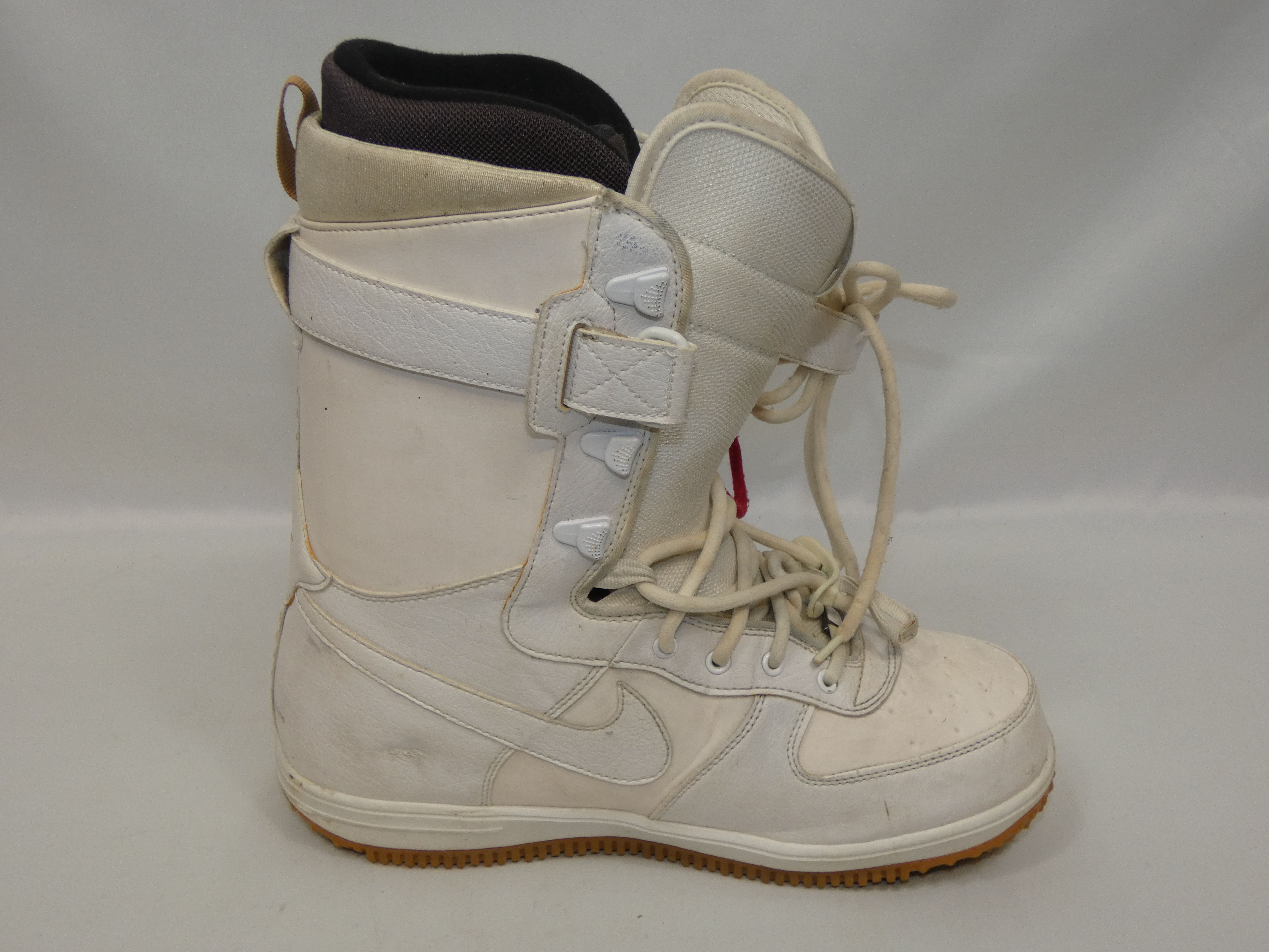 Bottes de Snowboard NIKE blanches Taille 45 Bon état - Vue 5 - 