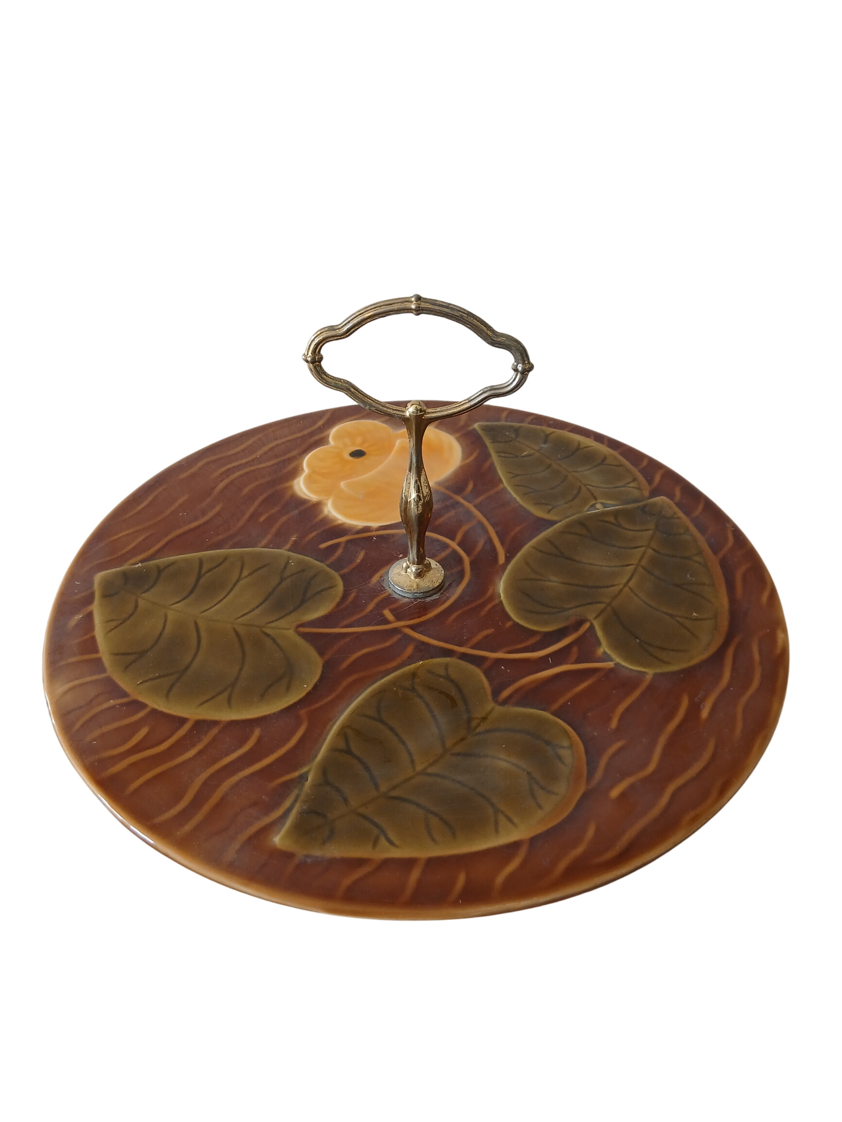Acheter Plateau à fromage vintage à décor nénuphars de marque SARREGUEMINES Très bon état - 14,00 € Plateau à fromage vintage à décor nénuphars de marque SARREGUEMINES Très bon état - reconditionné disponible sur Label Emmaüs