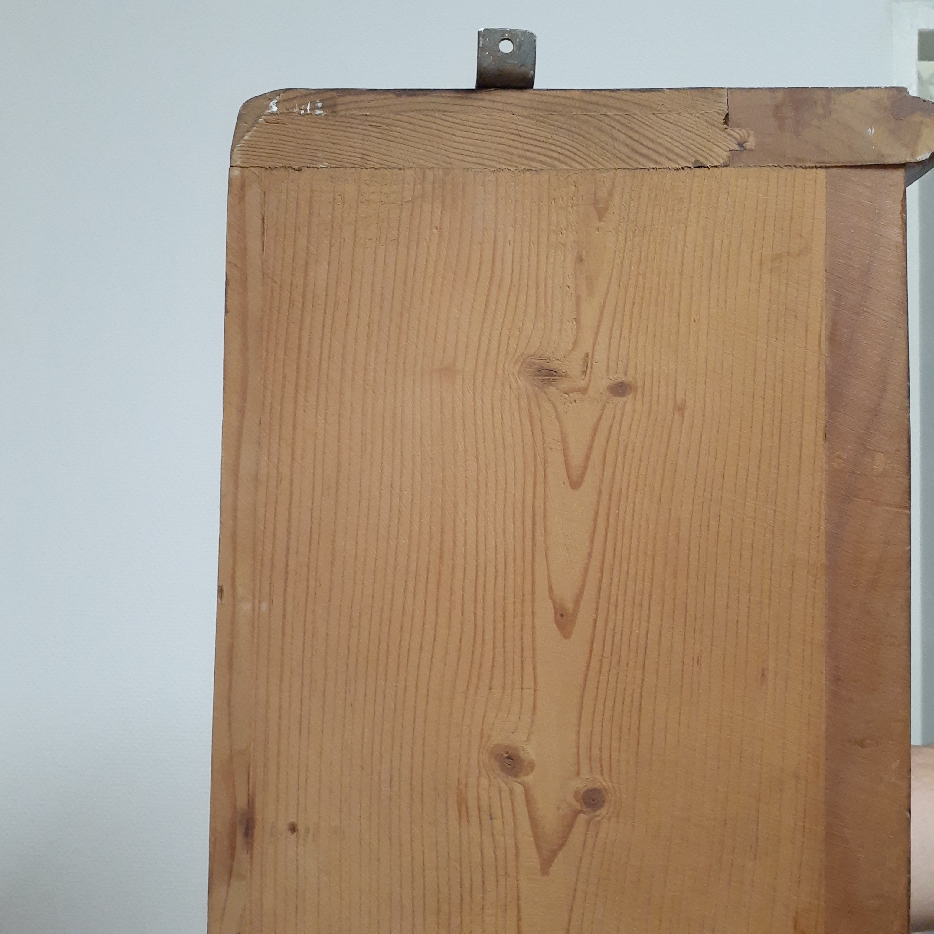 Vitrine d'angle en bois et verre biseauté avec clé - Photo 12